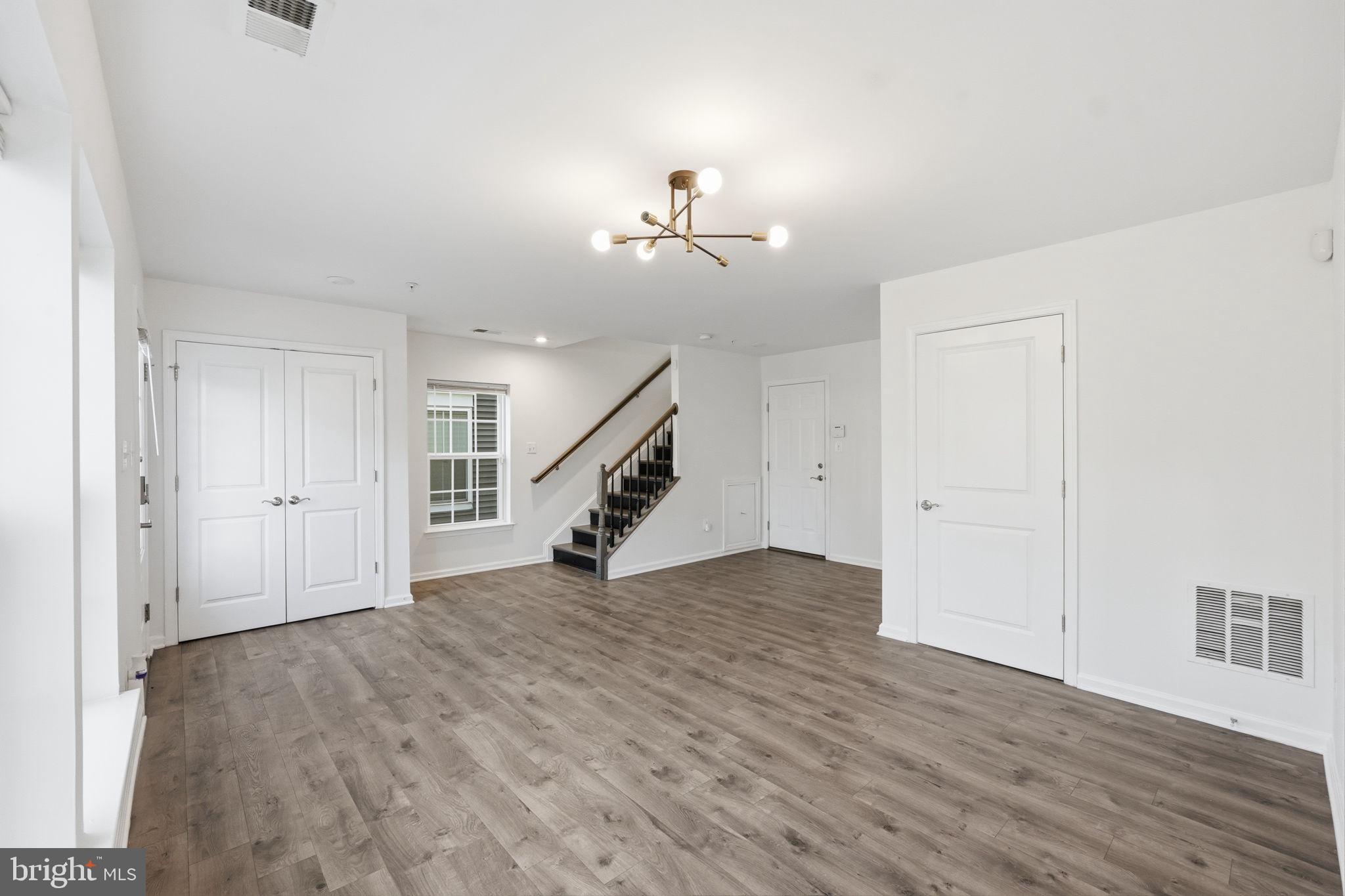 HYATTSVILLE - Residential