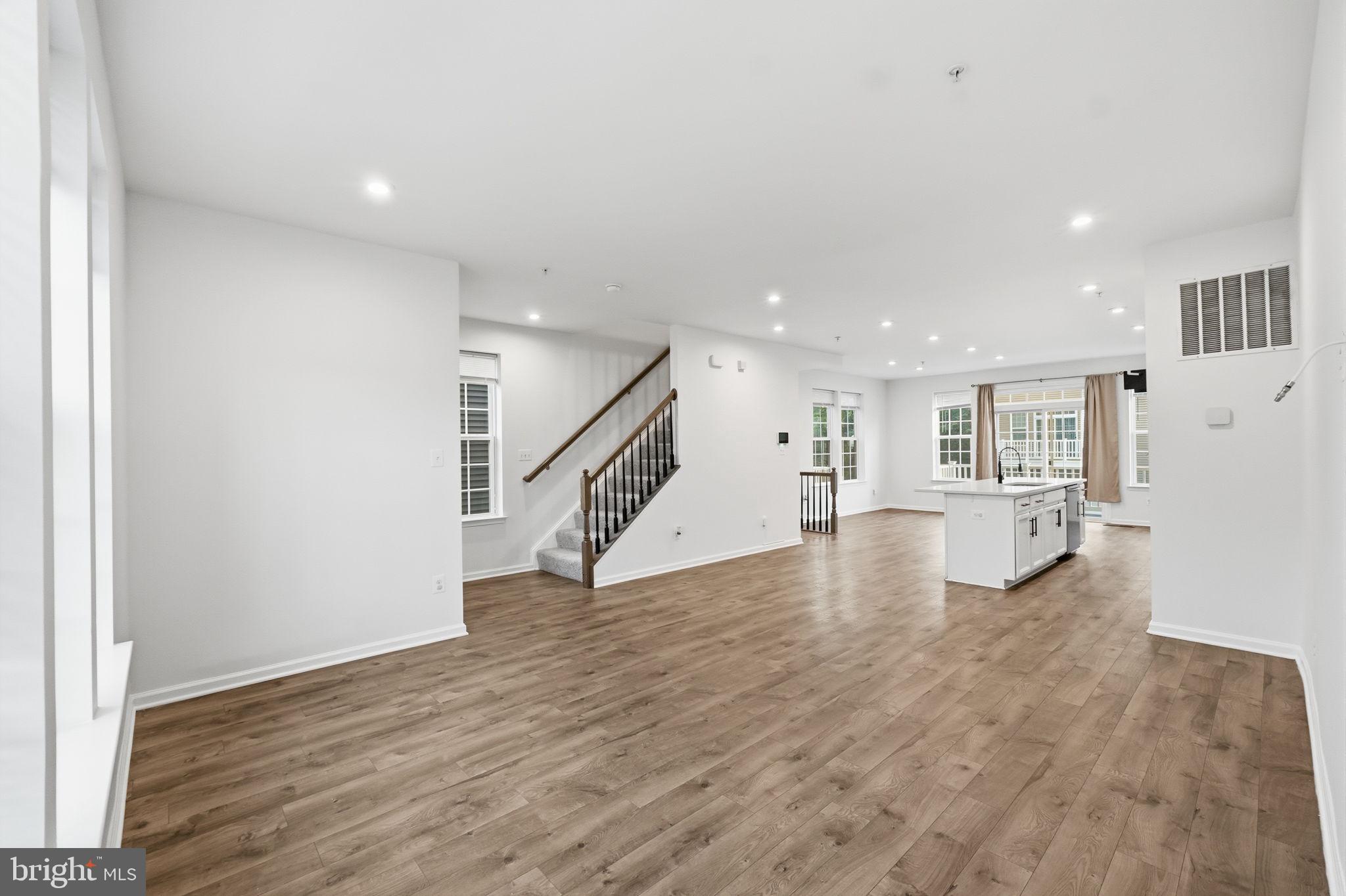HYATTSVILLE - Residential