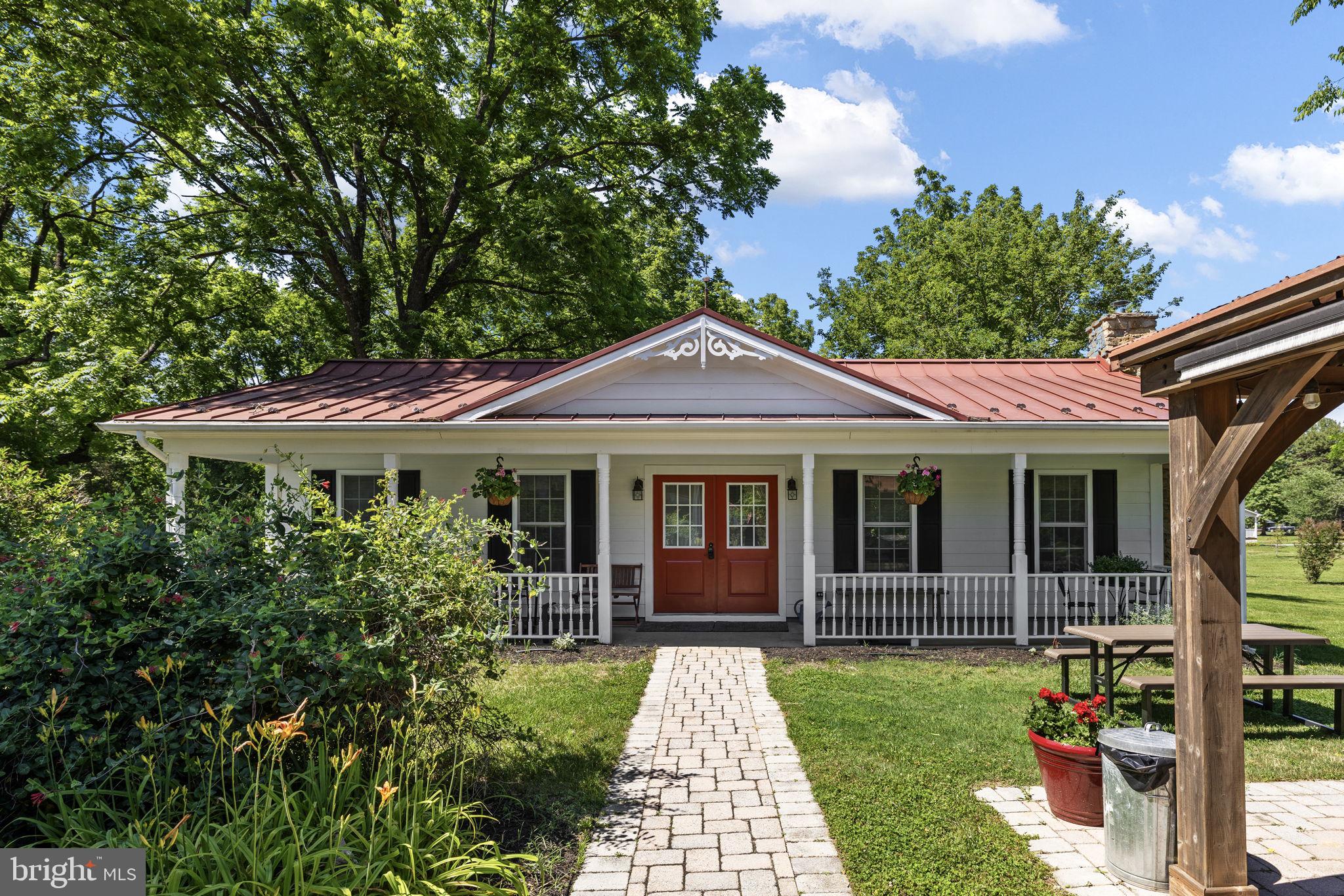 COUNTRYSIDE ON LAKE ANNA - Residential