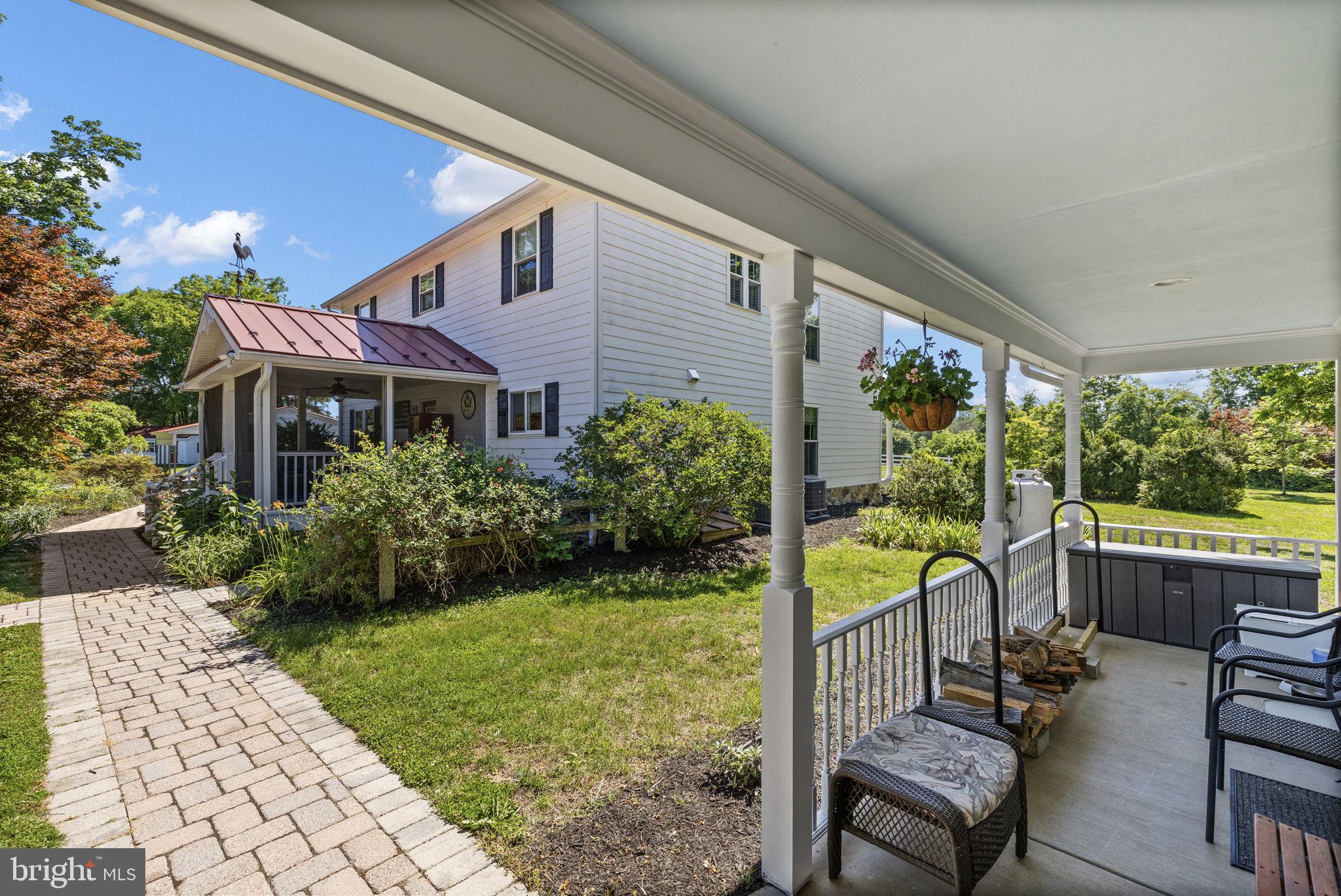 COUNTRYSIDE ON LAKE ANNA - Residential