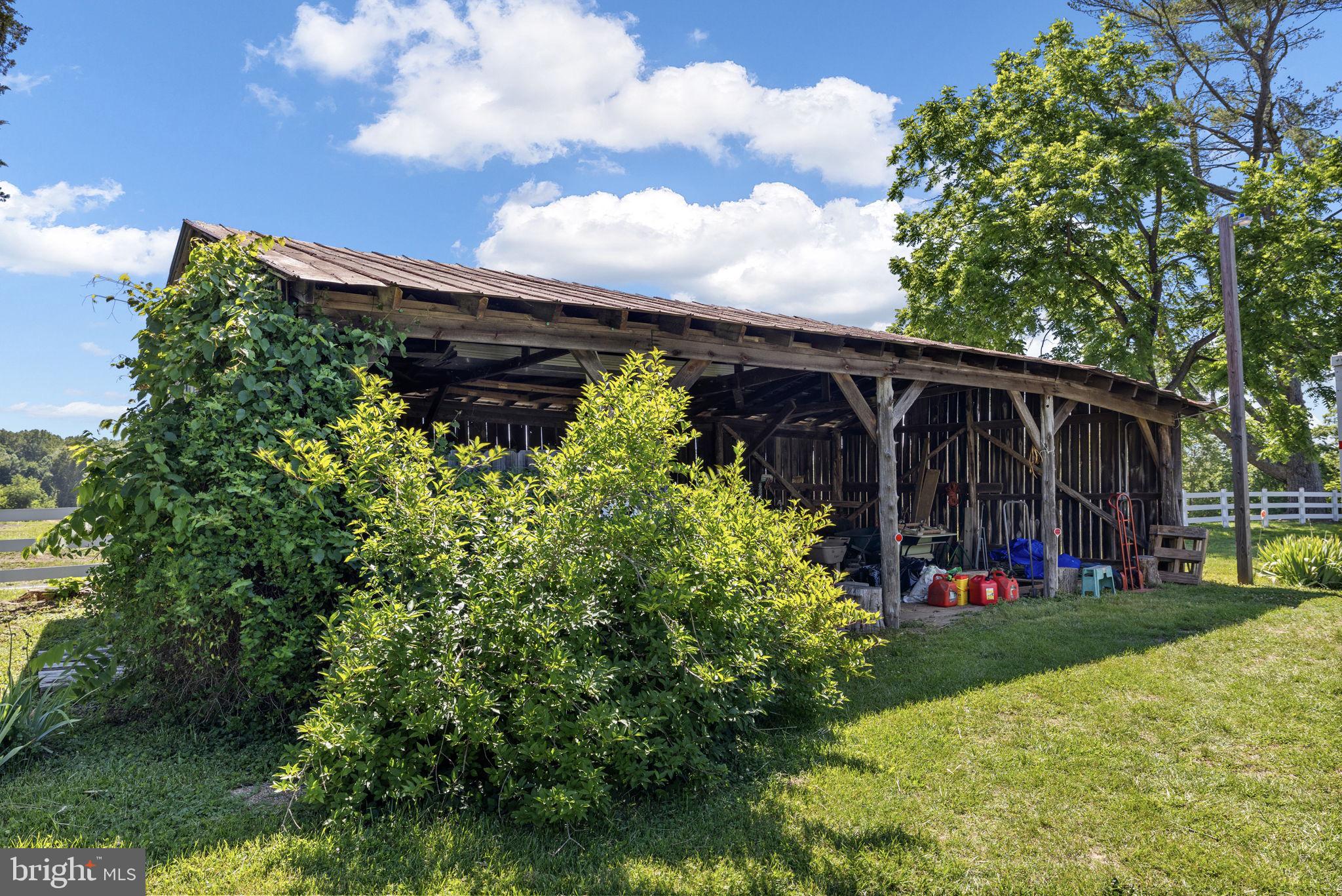 COUNTRYSIDE ON LAKE ANNA - Residential