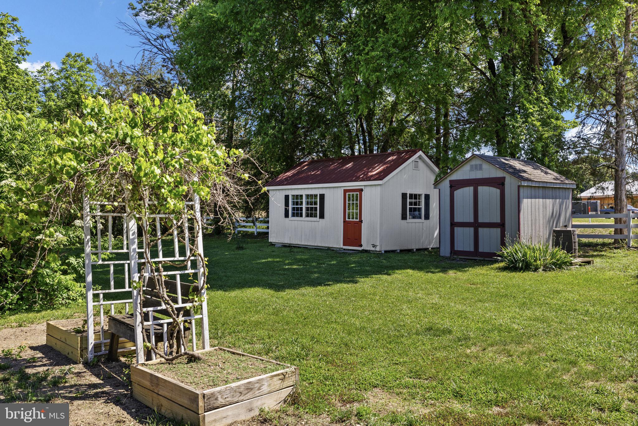 COUNTRYSIDE ON LAKE ANNA - Residential