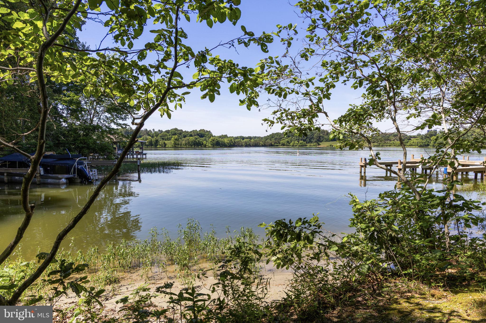 COUNTRYSIDE ON LAKE ANNA - Residential