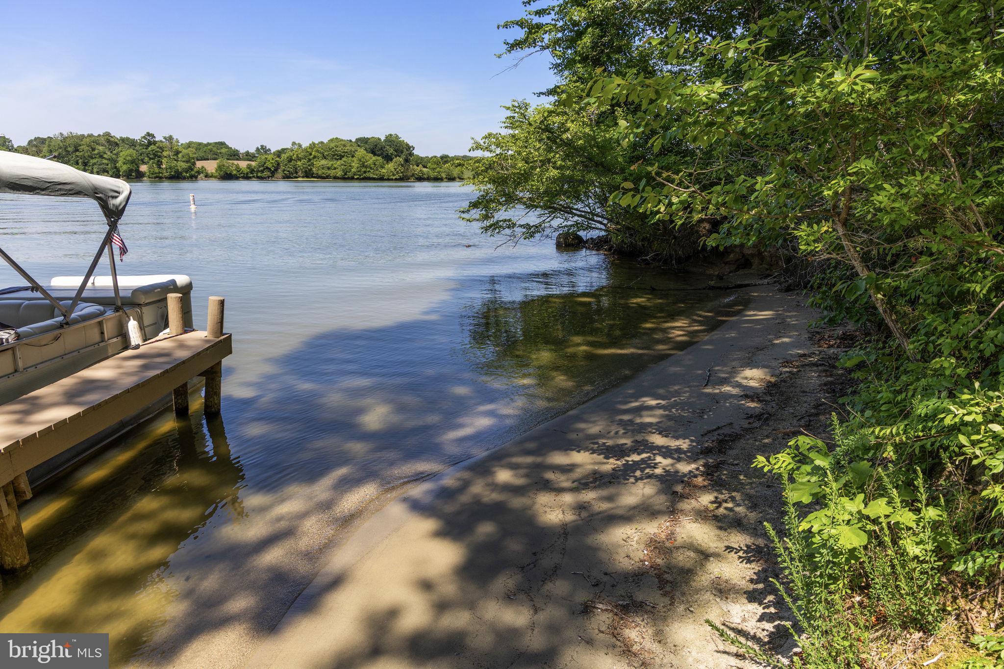 COUNTRYSIDE ON LAKE ANNA - Residential