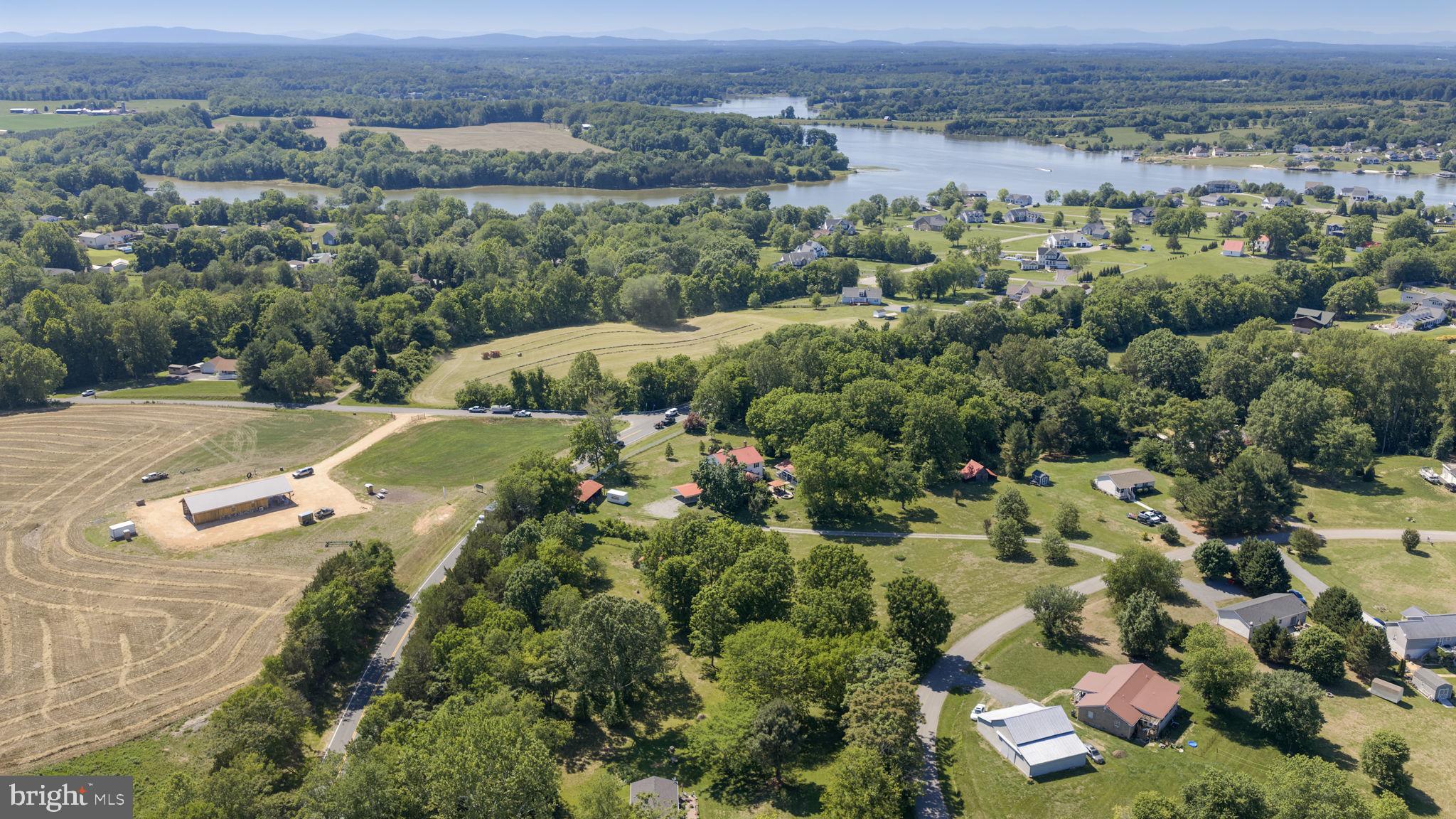 COUNTRYSIDE ON LAKE ANNA - Residential