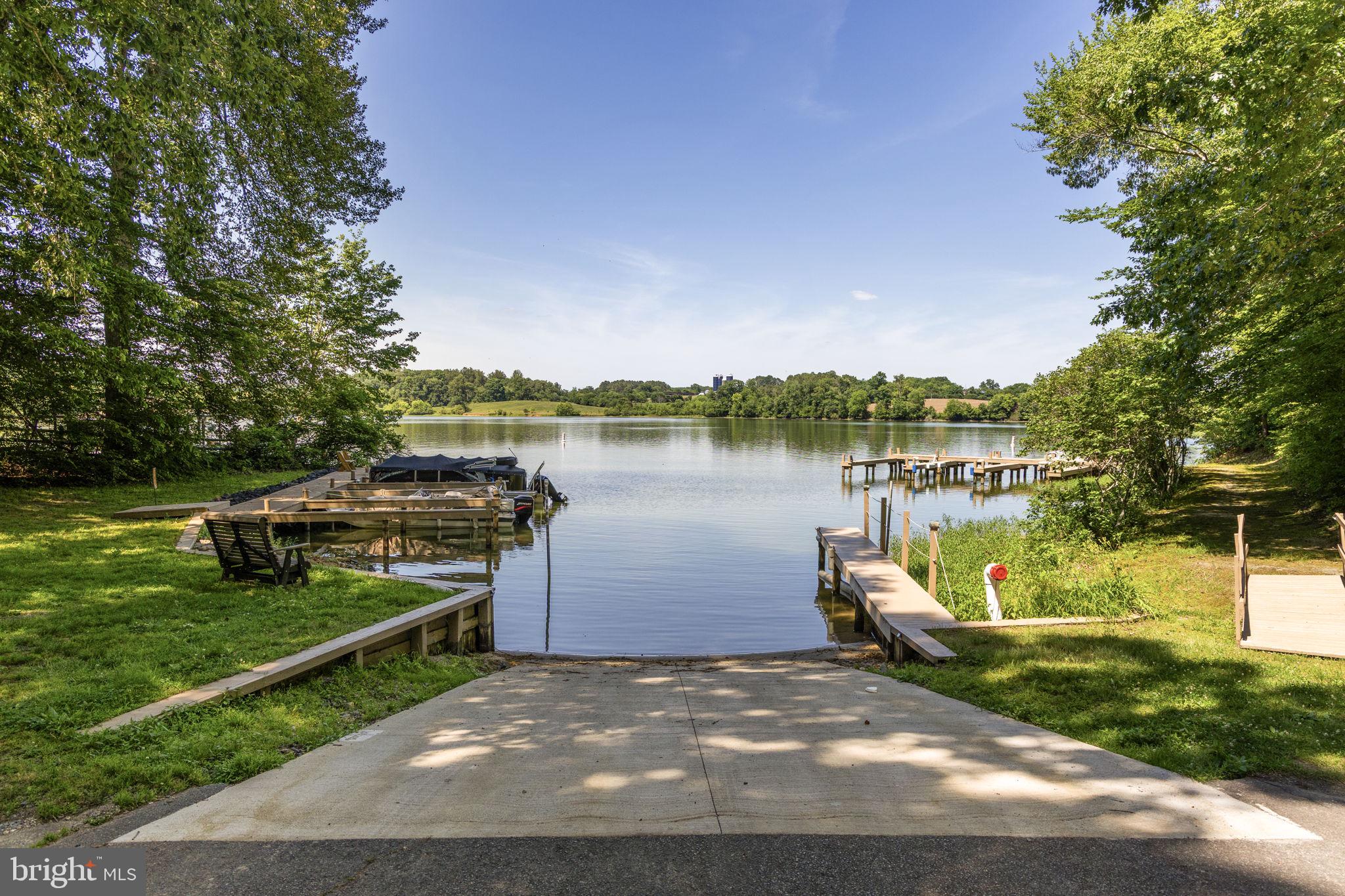 COUNTRYSIDE ON LAKE ANNA - Residential