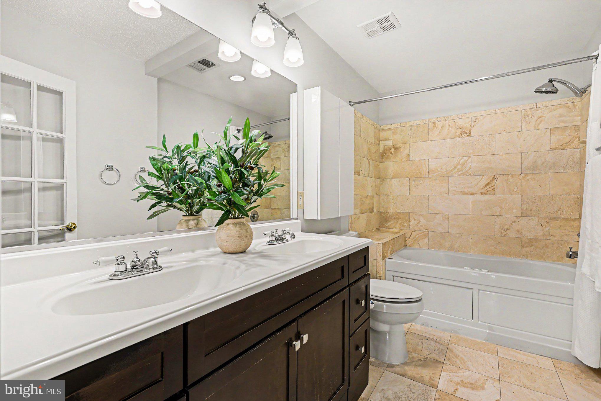 VILLA RIDGE CONDOMINIUMS - Residential