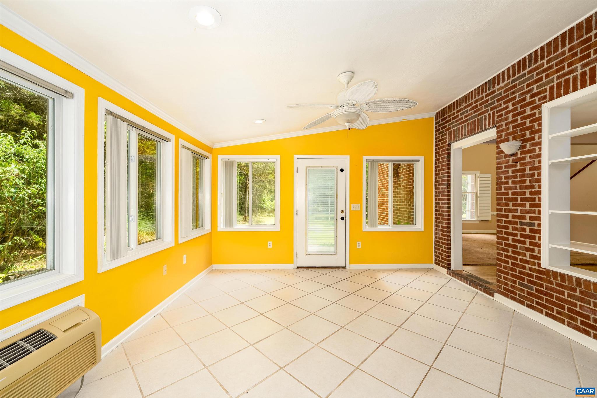 TOWN OF GORDONSVILLE - Residential