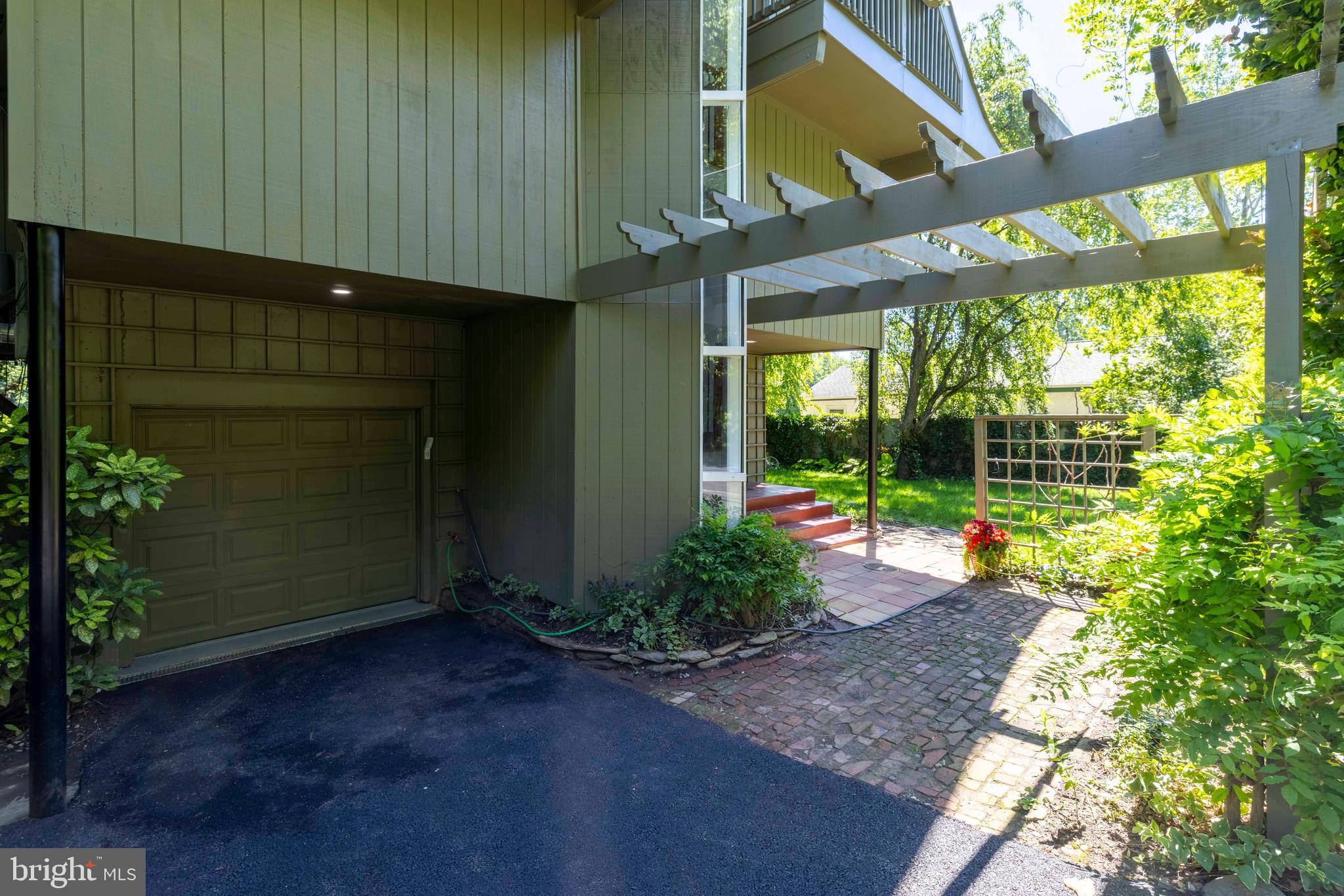 GLADWYNE - Residential