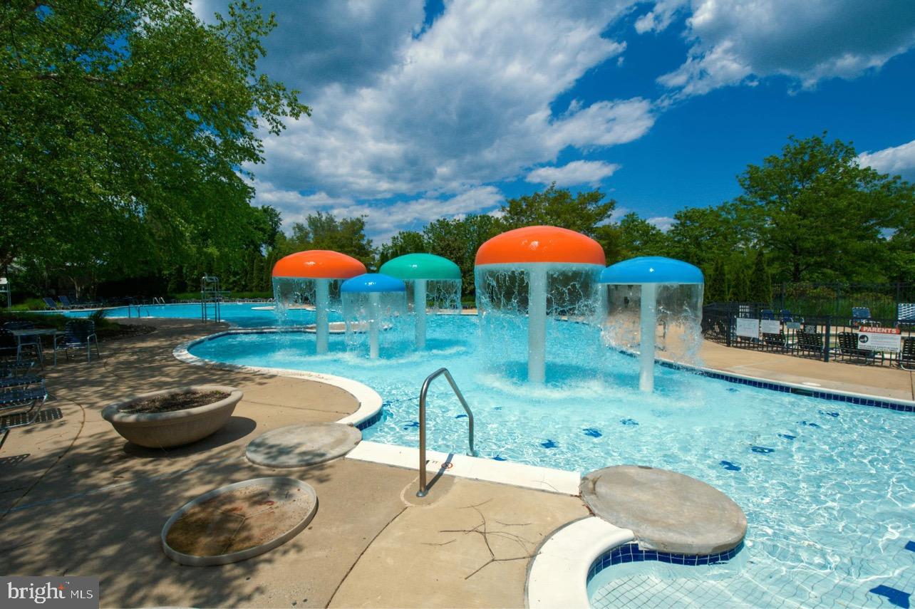 LANSDOWNE ON THE POTOMAC - Residential