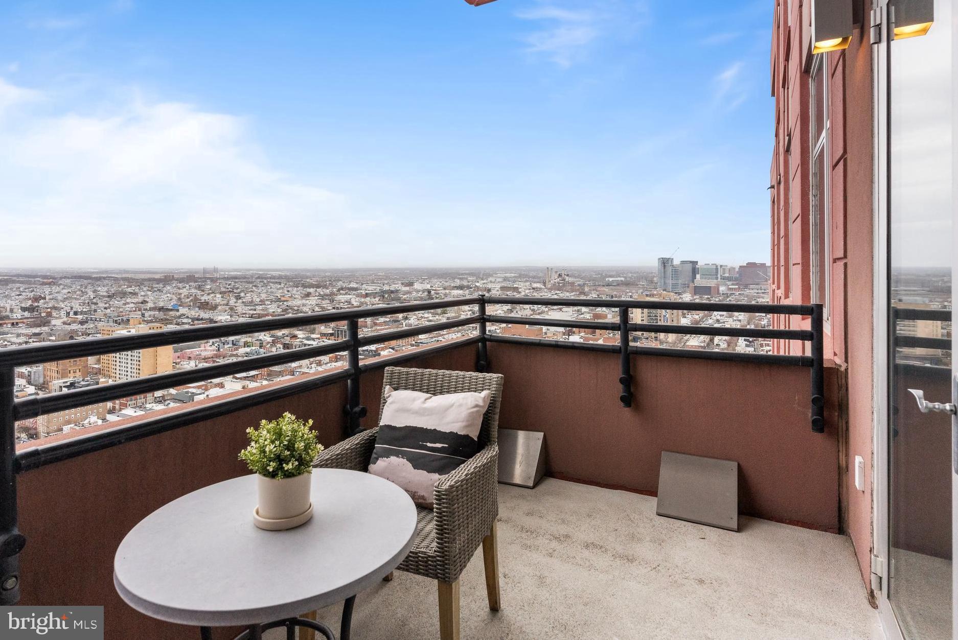 AVENUE OF THE ARTS - Residential