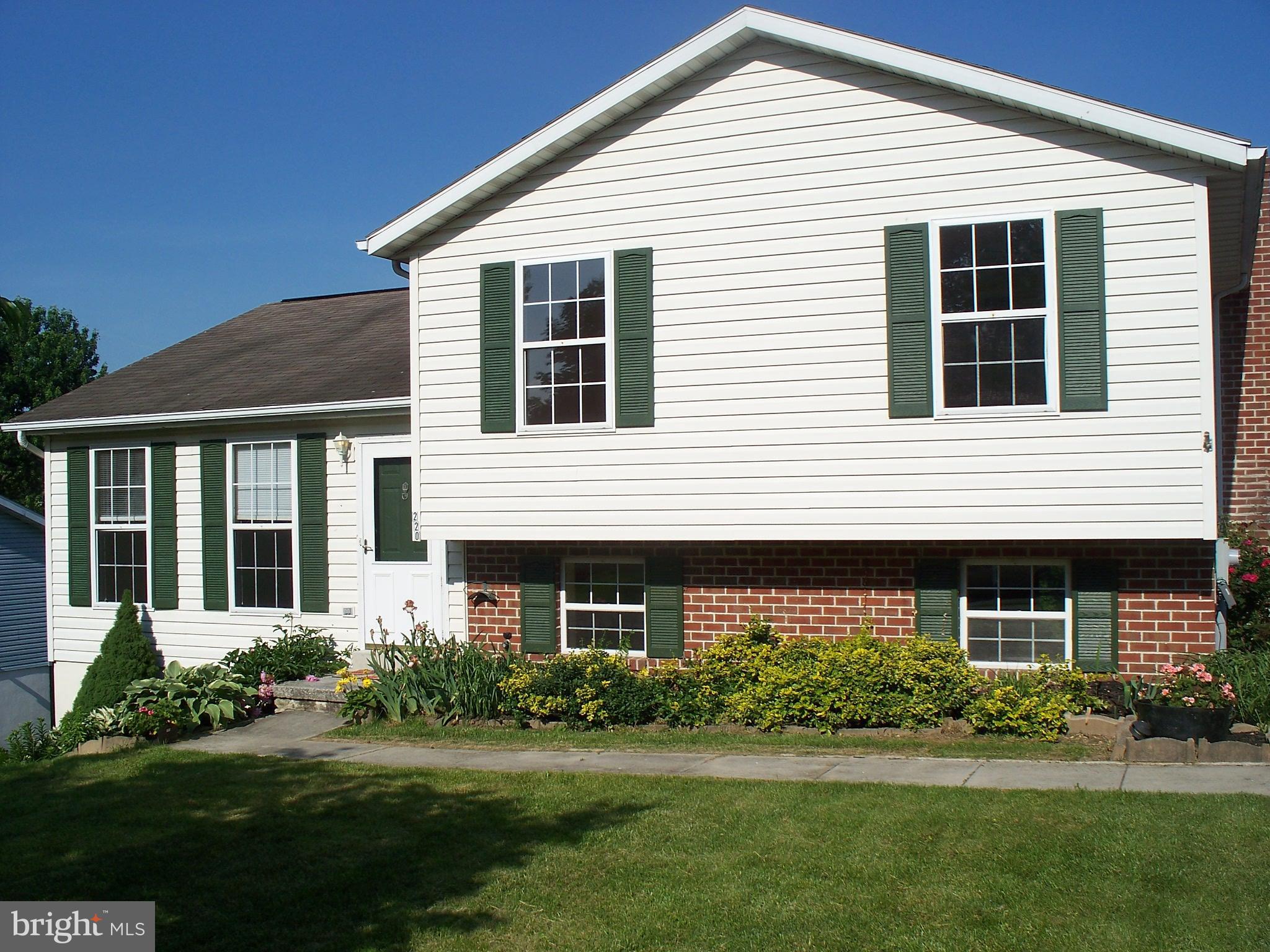 HALL ESTATES - Residential
