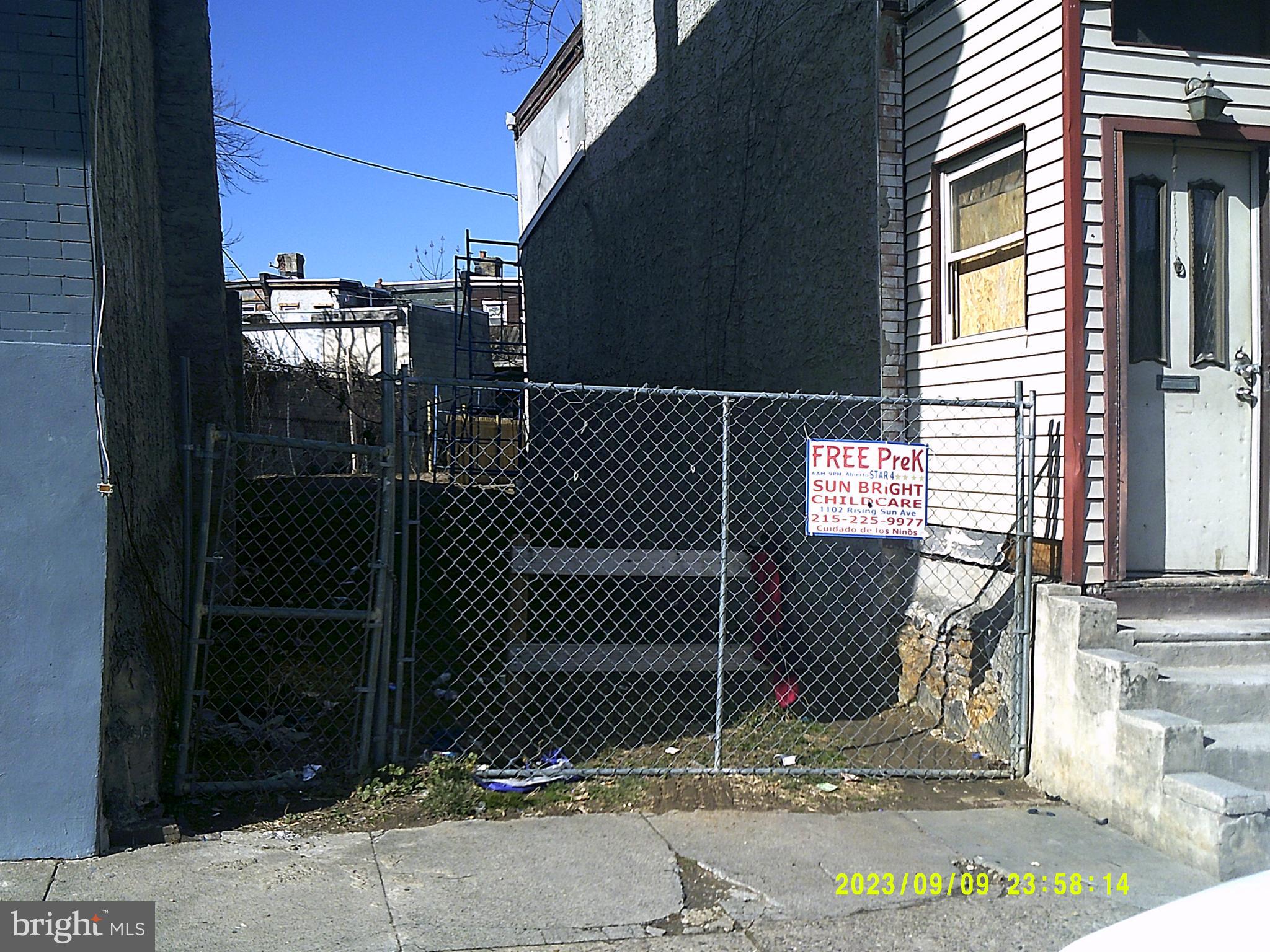 Main image without alt text