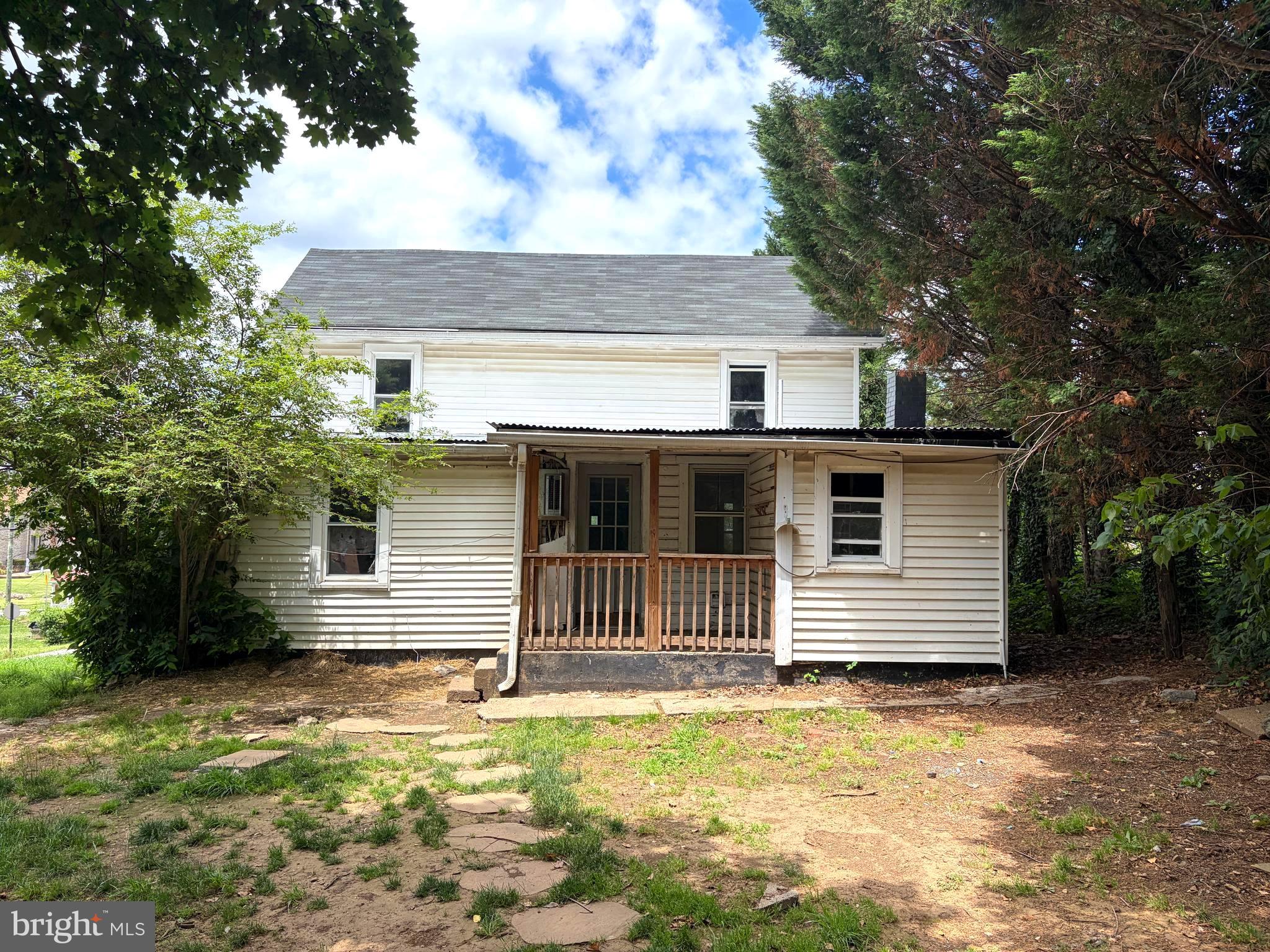 MULTIPLE OFFERS RECEIVED. Highest and best due by 5pm Sunday. INVESTOR SPECIAL!! This home in the heart of Charles Town is waiting for someone to bring it to life. Lots of potential and a great investment opportunity whether it be a flip or a rental property.