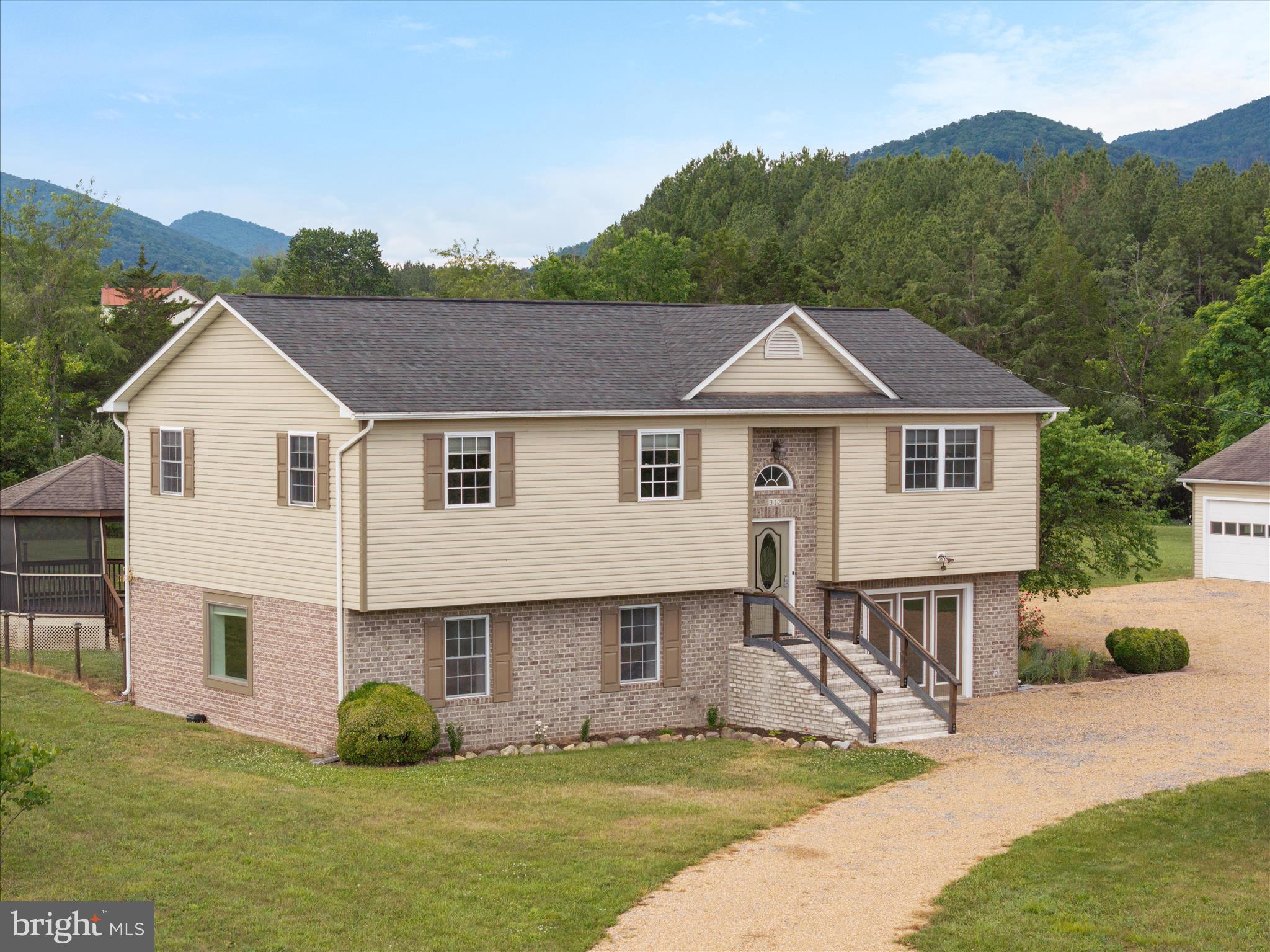 SHEN RIVER LAKES - Residential