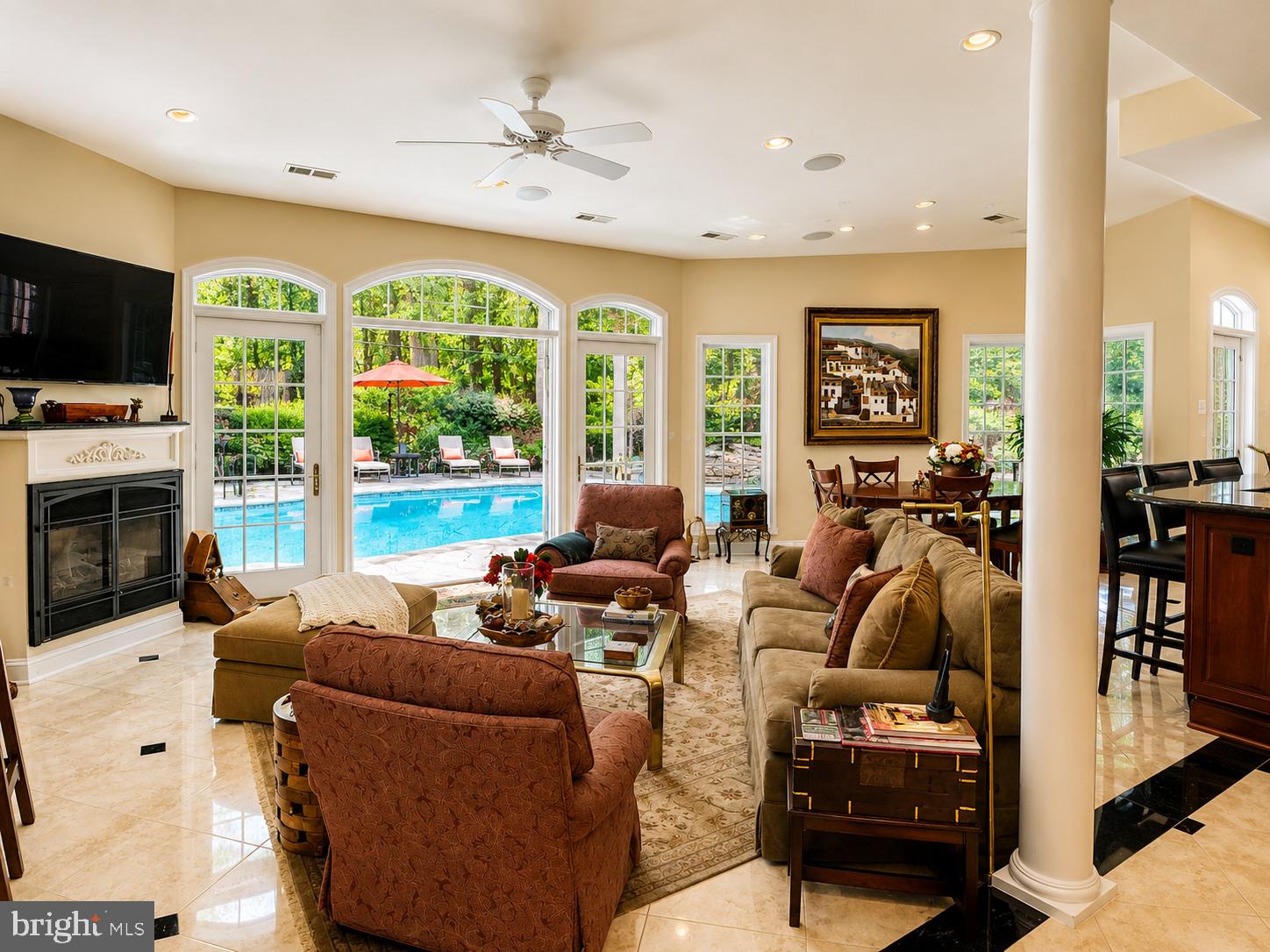 RIVERSIDE MANOR - Residential