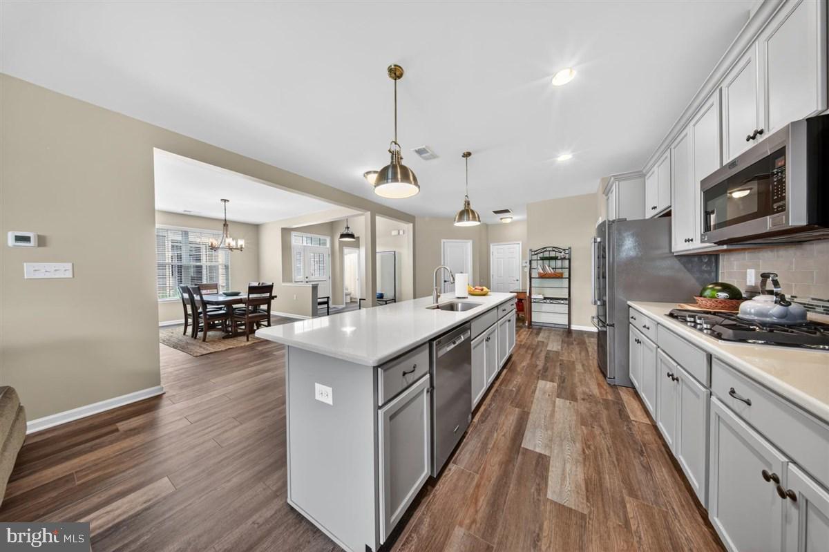 WHISPERING WOODS - Residential