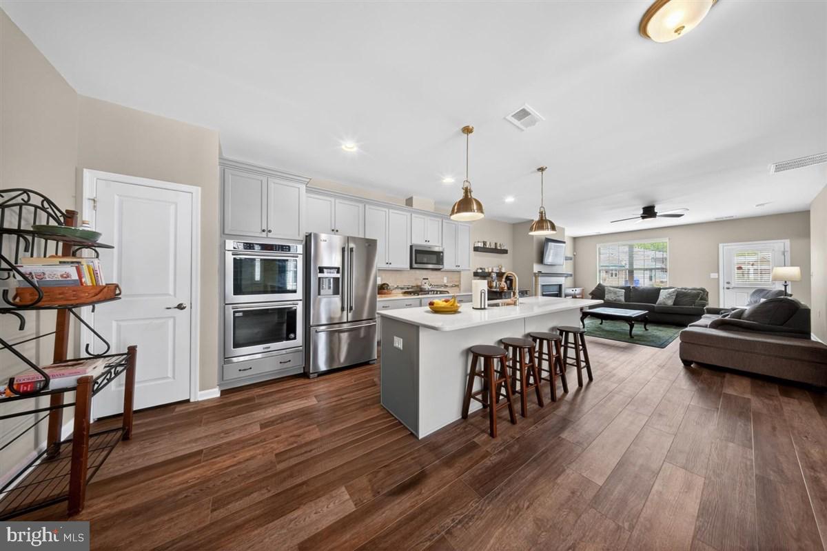 WHISPERING WOODS - Residential