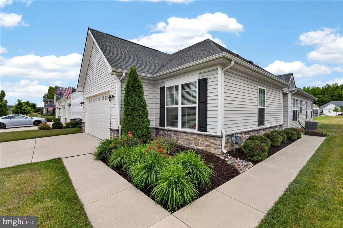 WHISPERING WOODS - Residential