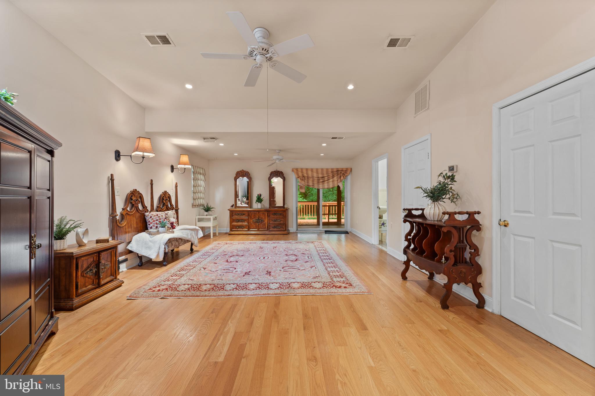 TALL OAKS - Residential