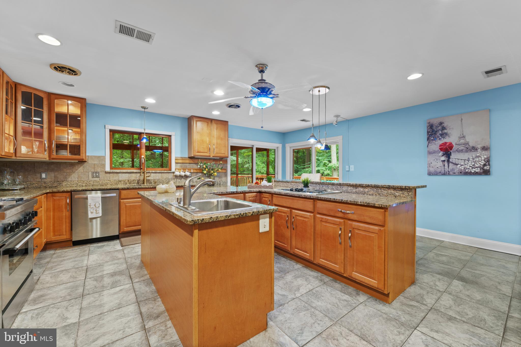 TALL OAKS - Residential