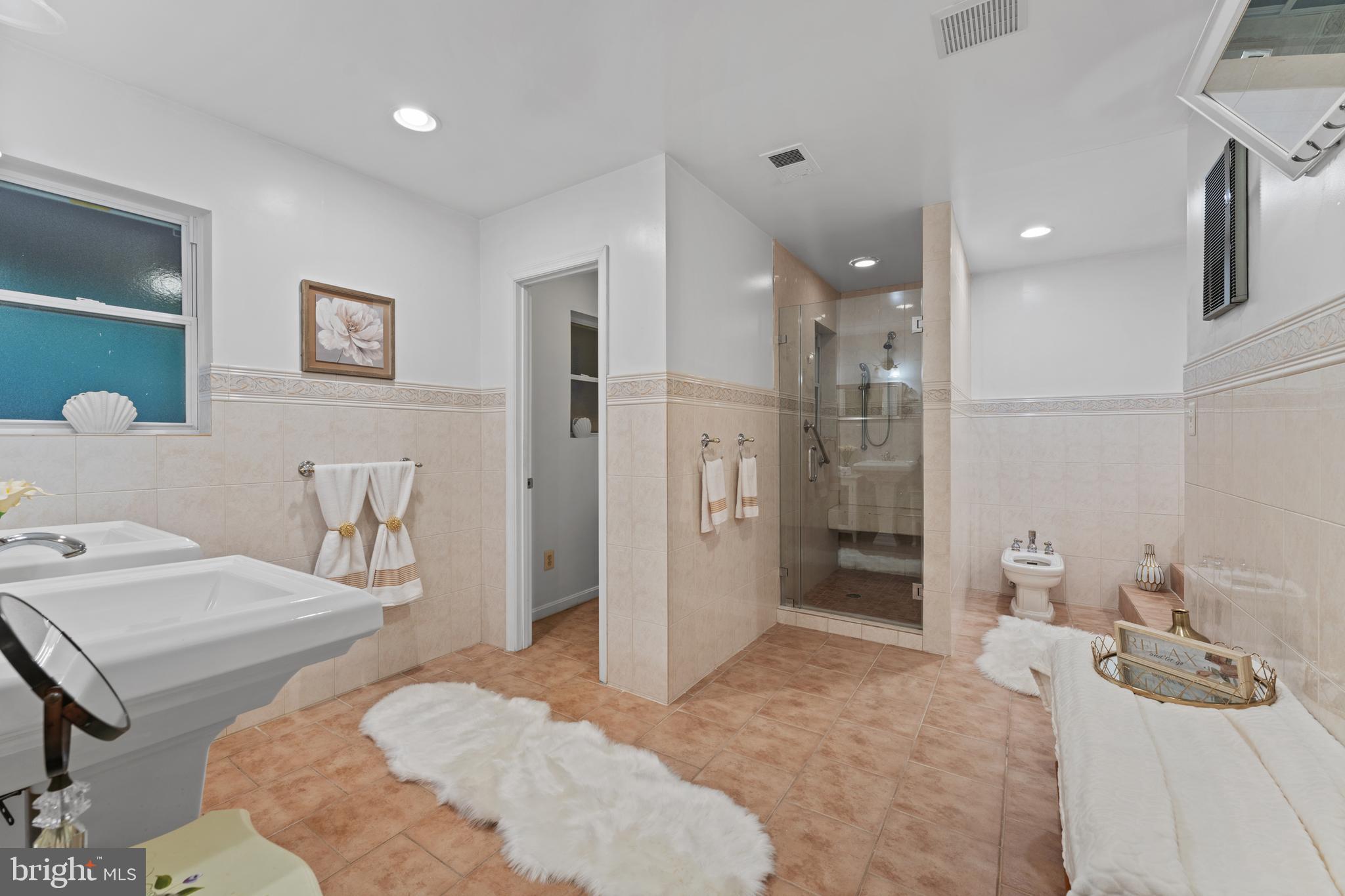TALL OAKS - Residential