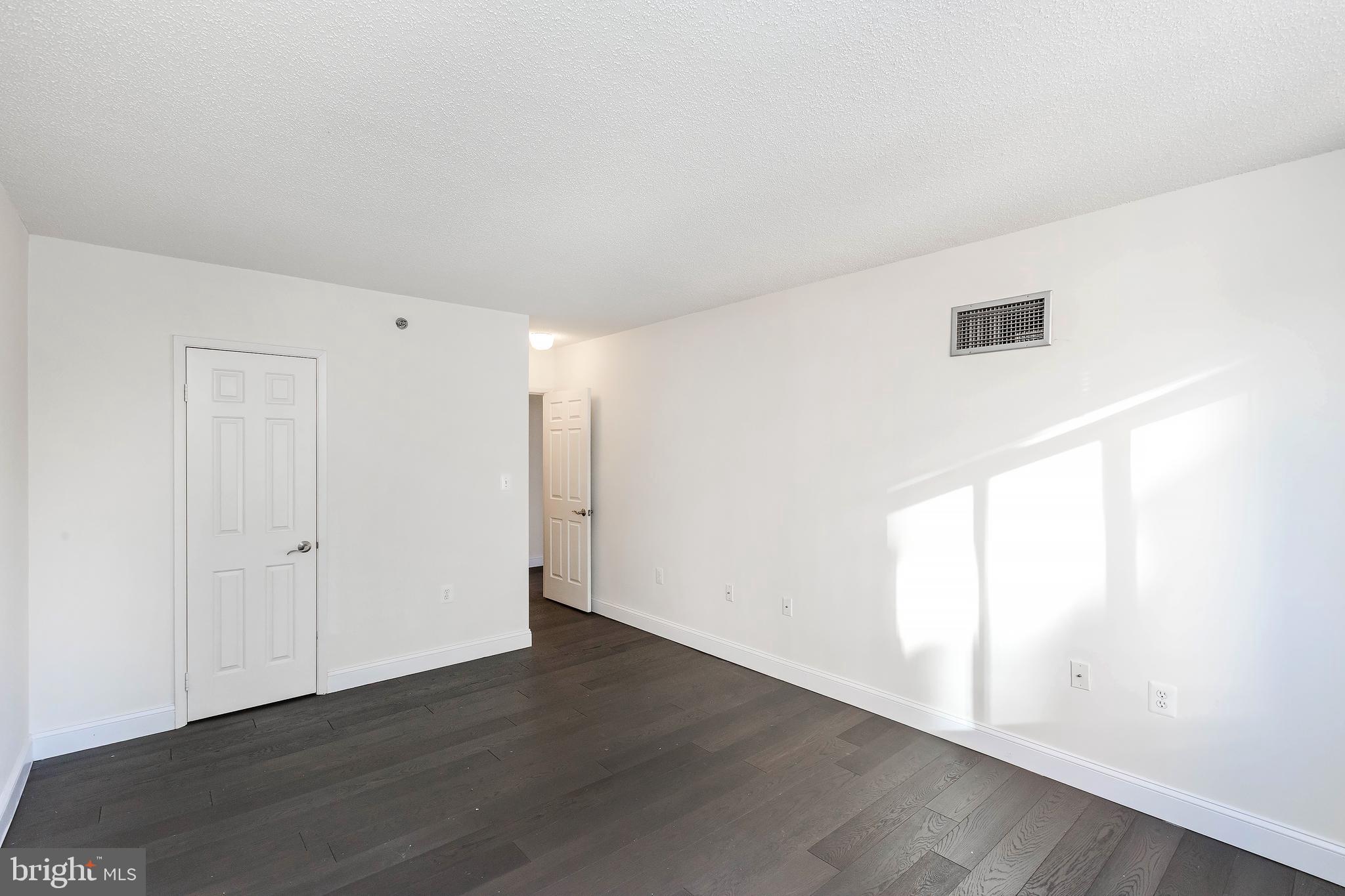 FAIRMONT PLAZA - Residential