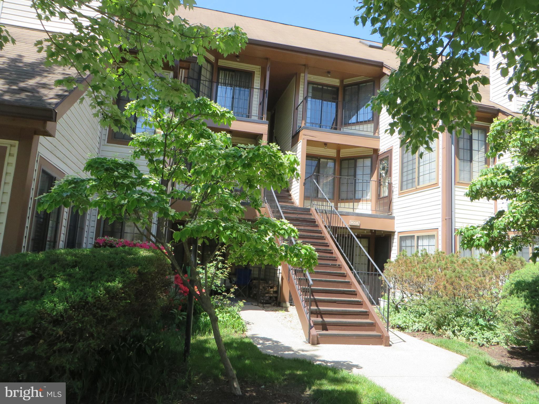 ***LOVELY 2-LEVEL CONTEMPORARY CONDO WITH 2 BEDROOMS AND 2 FULL BATHS*RETREAT MODEL***LARGE LIVING ROOM WITH VAULTED CEILINGS AND ACCESS TO BALCONY**  KITCHEN WITH GRANITE COUNTER TOPS**SPIRAL STAIRS TO HUGE UPPER LEVEL FAMILY ROOM WITH VAULTED CEILINGS AND WOOD BURNING FIREPLACE*ONE CAR GARAGE AND ONE PARKING SPACE IN FRONT OF GARAGE*GREAT COMMUNITY WITH POOLS AND TENNIS COURTS AND CLUBHOUSE*CLOSE TO MANCHESTER LAKES SHOPPING CENTER AND KINGSTOWNE**VACANT AND MOVE IN NOW!
