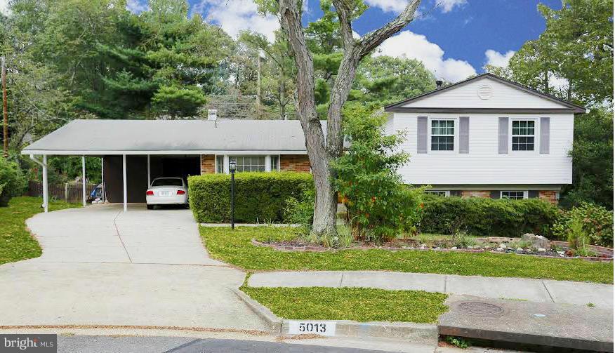 Large 4-level split on cul-de-sac (MLS sq. footage doesn't include 2 lower lvl's). No HOA. Eat-in KT w/cherry cab's,new granite, SS appliances, recessed lighting. Refin'd hdwd flrs on main & upper. New HWH. Triple-pane win's in all 5 BRs! Huge FR w/FP & walk-out to 0.44 acre lot. Bonus 2nd lower lvl. Deck. 2-car carport. Covered gutters. Woodson HS cluster. Near I-495.