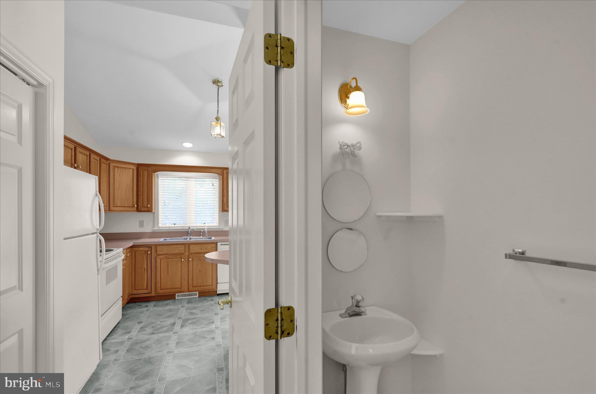 MANOR OAKS - Residential