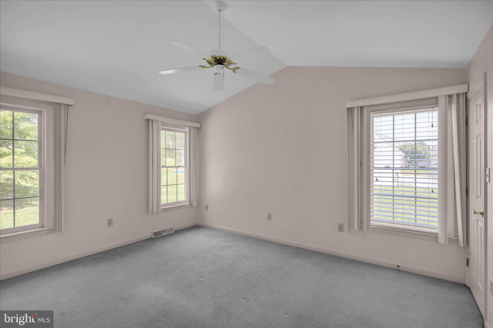 MANOR OAKS - Residential