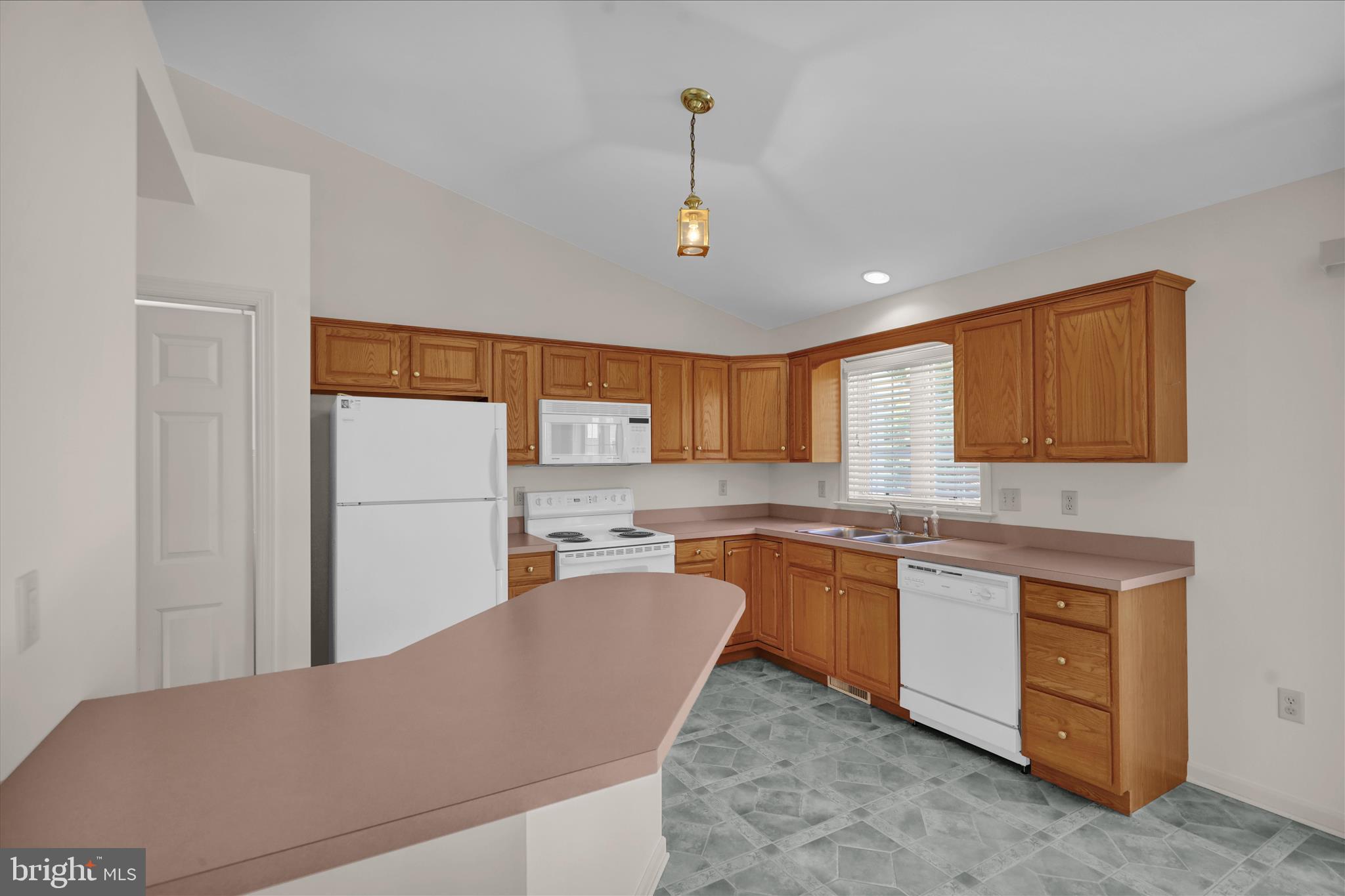MANOR OAKS - Residential