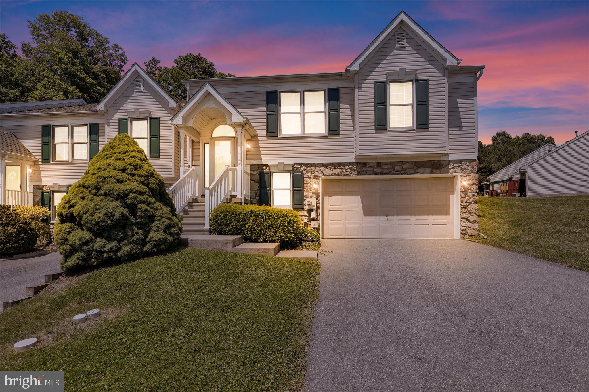 MANOR OAKS - Residential