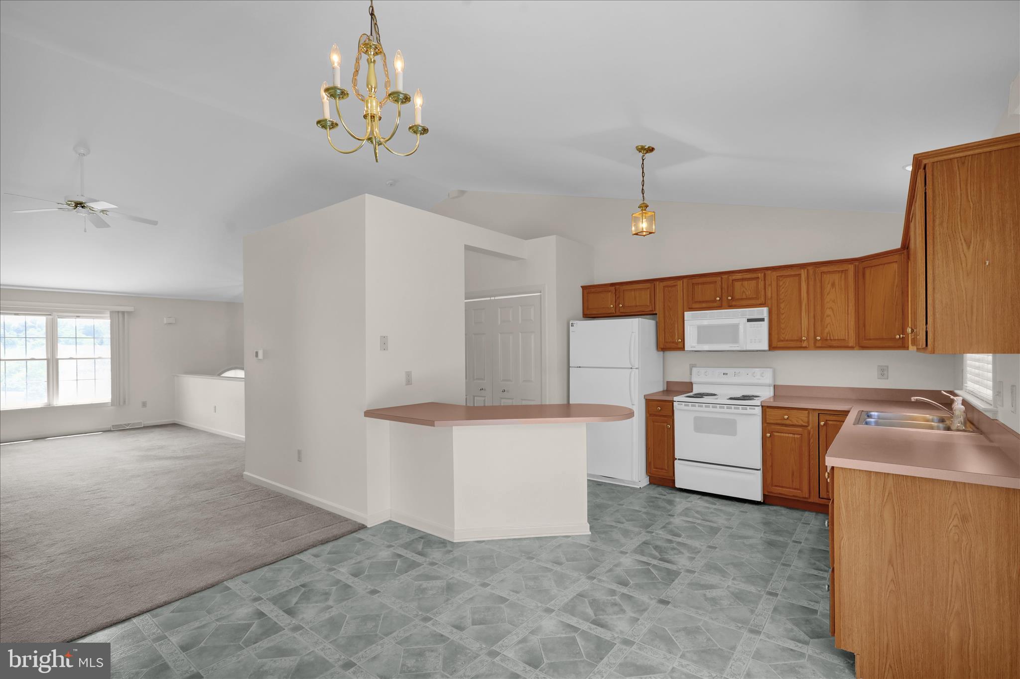 MANOR OAKS - Residential