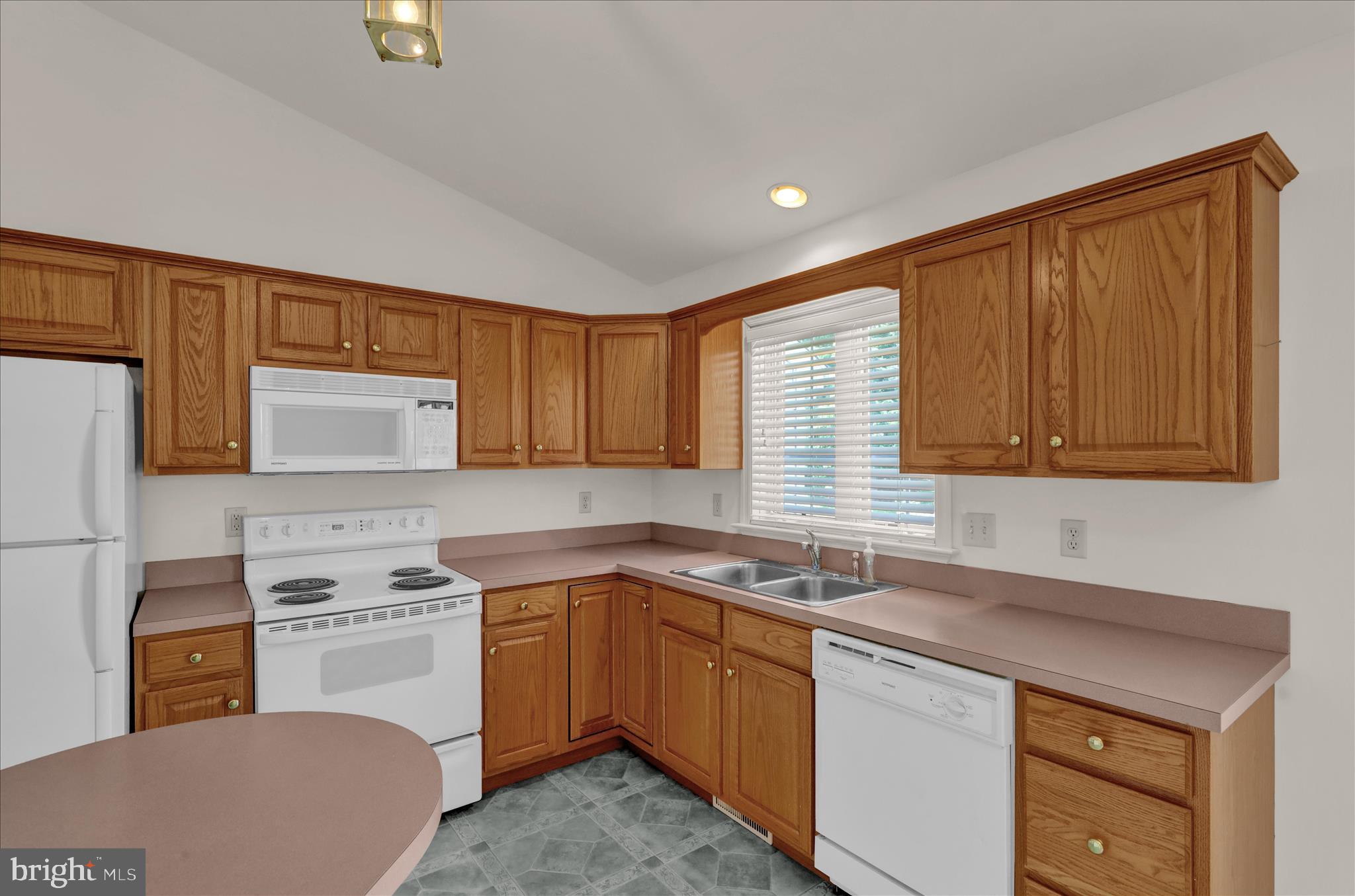 MANOR OAKS - Residential