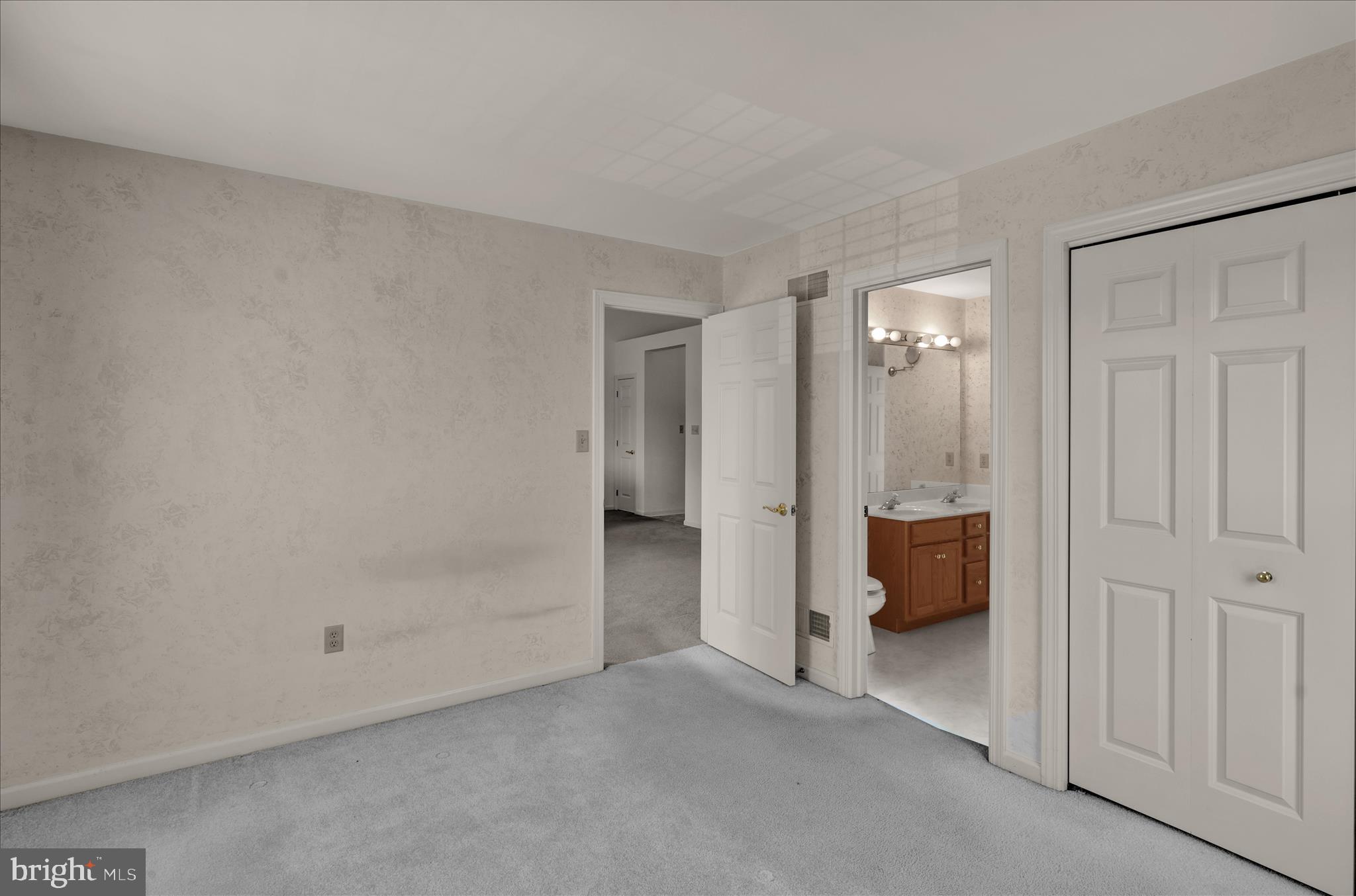 MANOR OAKS - Residential