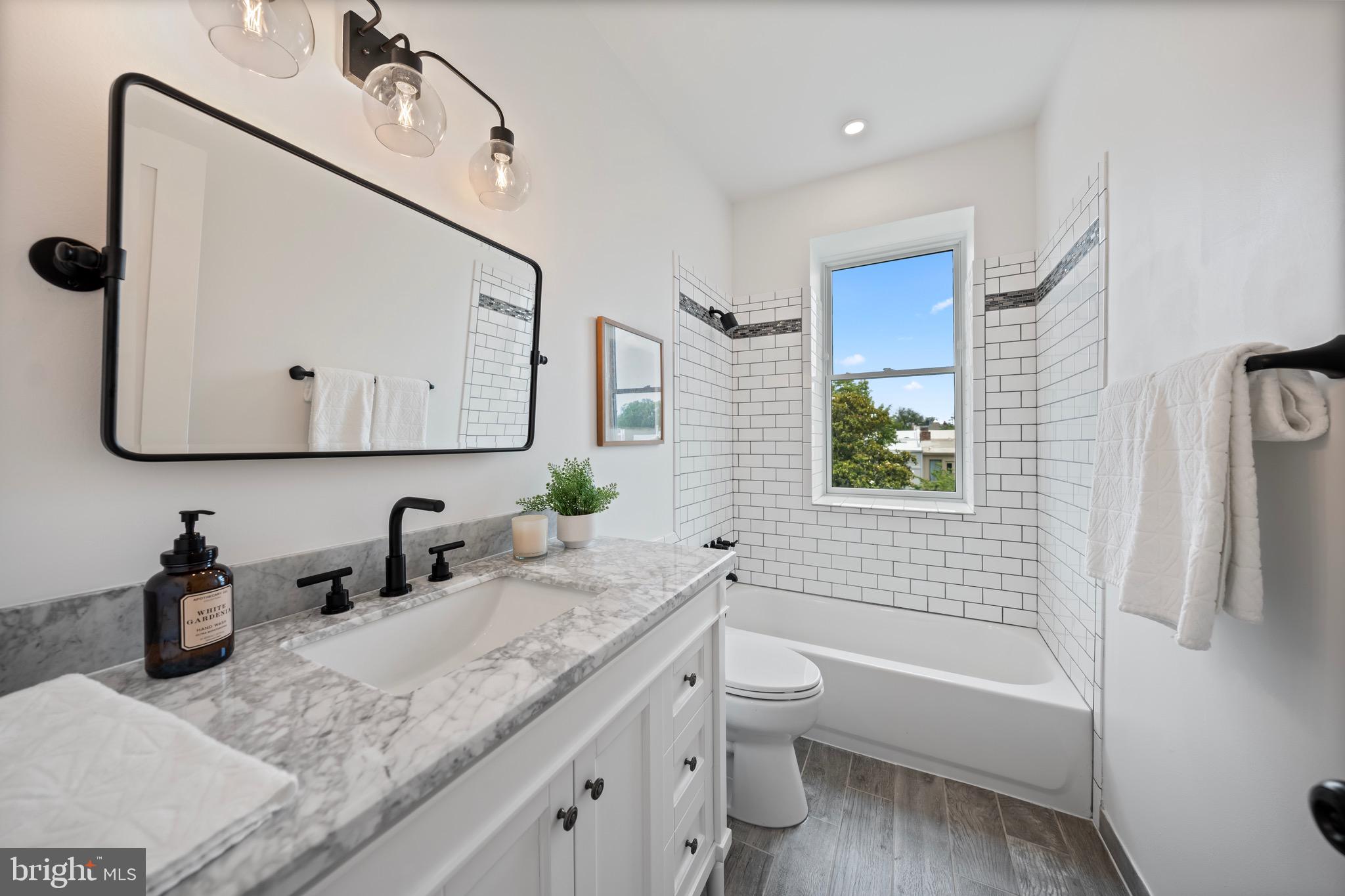 CAPITOL HILL - Residential Income