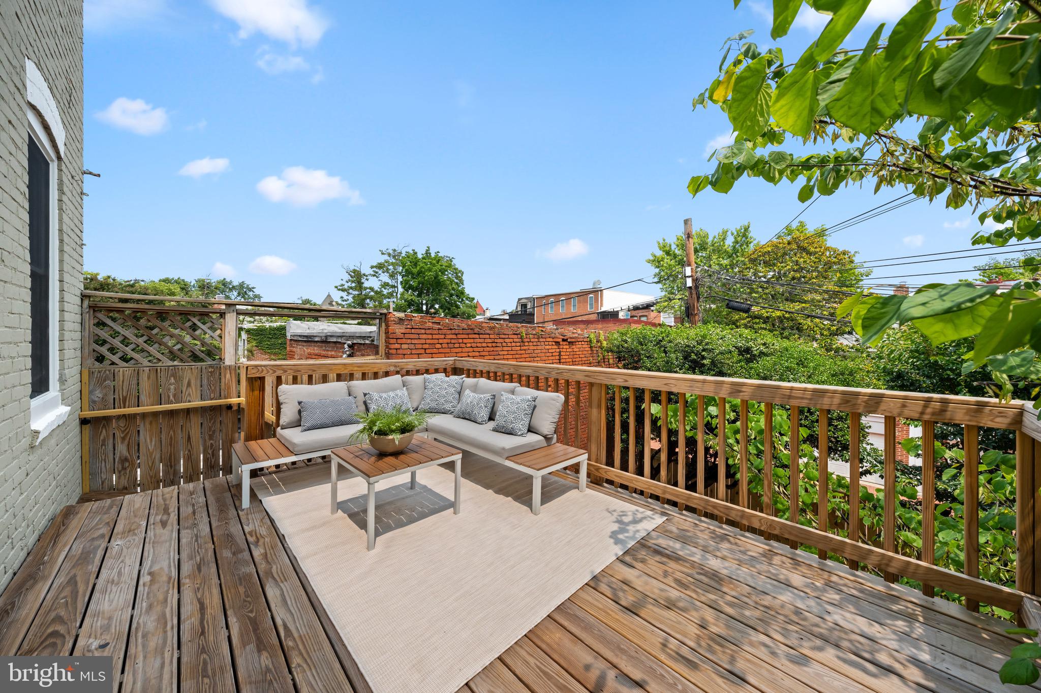 CAPITOL HILL - Residential Income