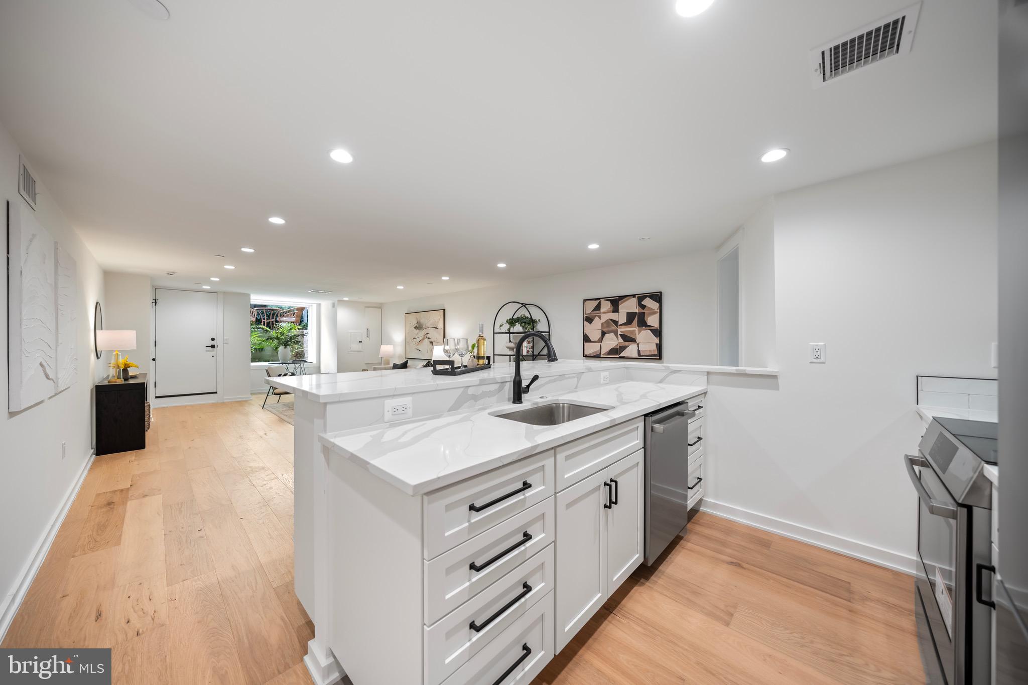 CAPITOL HILL - Residential Income