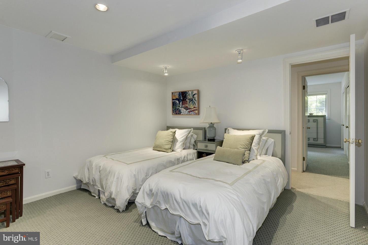 CHEVY CHASE - Residential