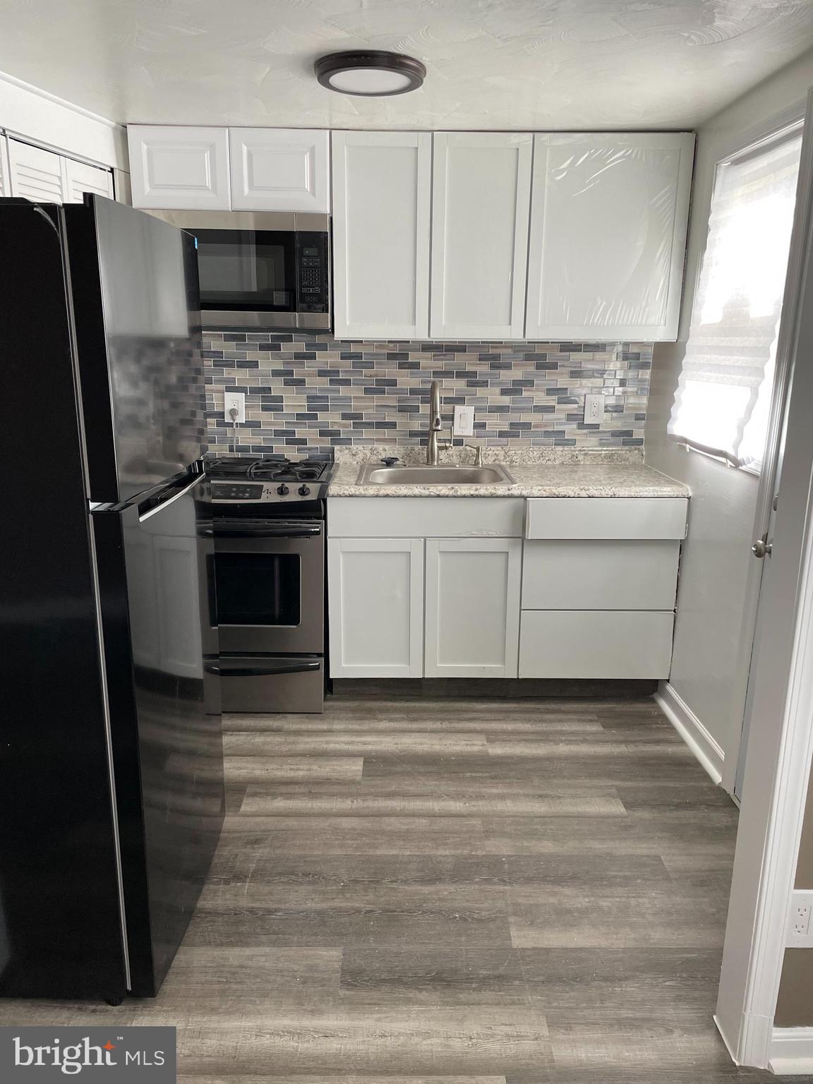 ROSELAND GARDENS - Residential Lease