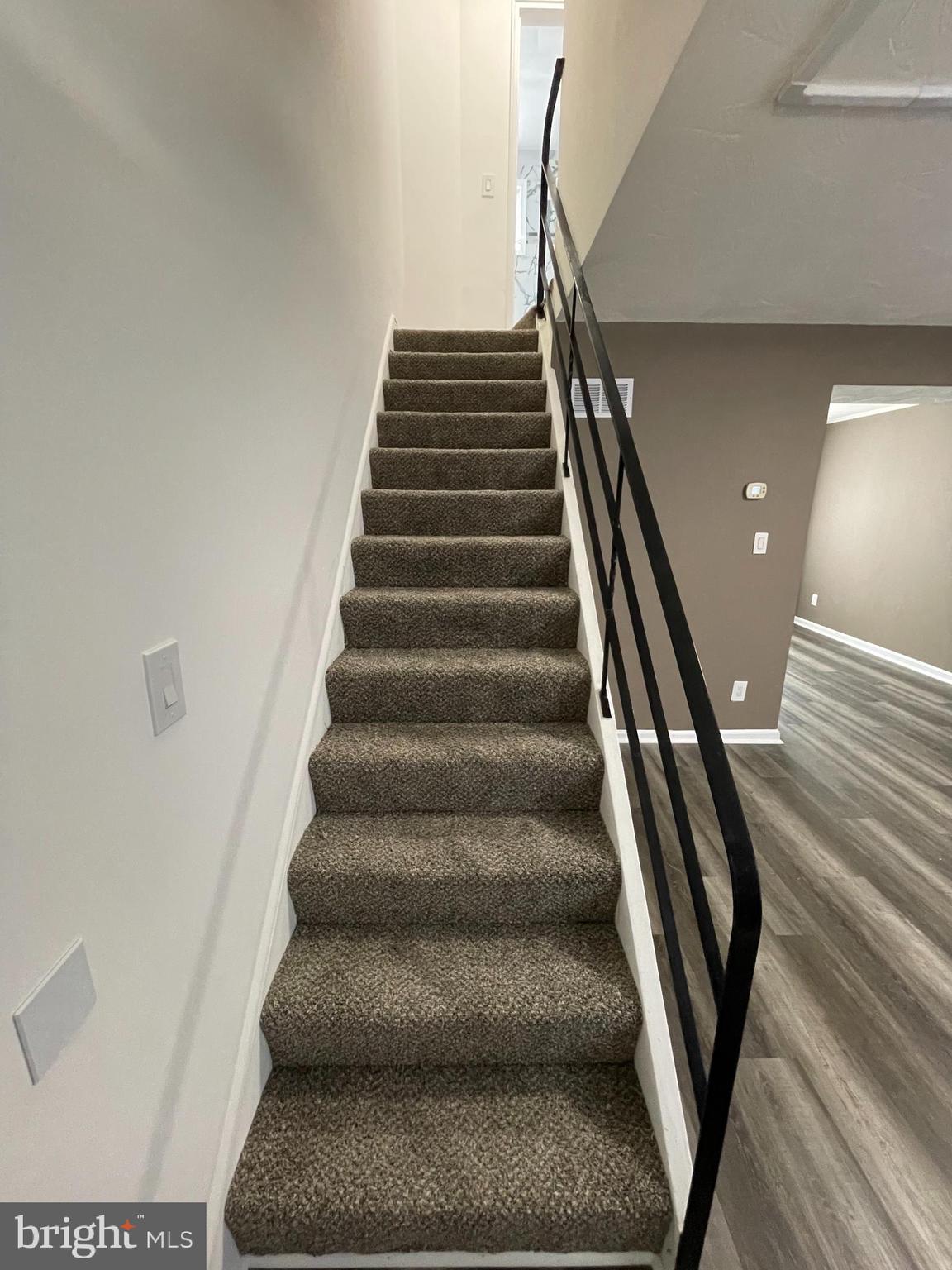 ROSELAND GARDENS - Residential Lease