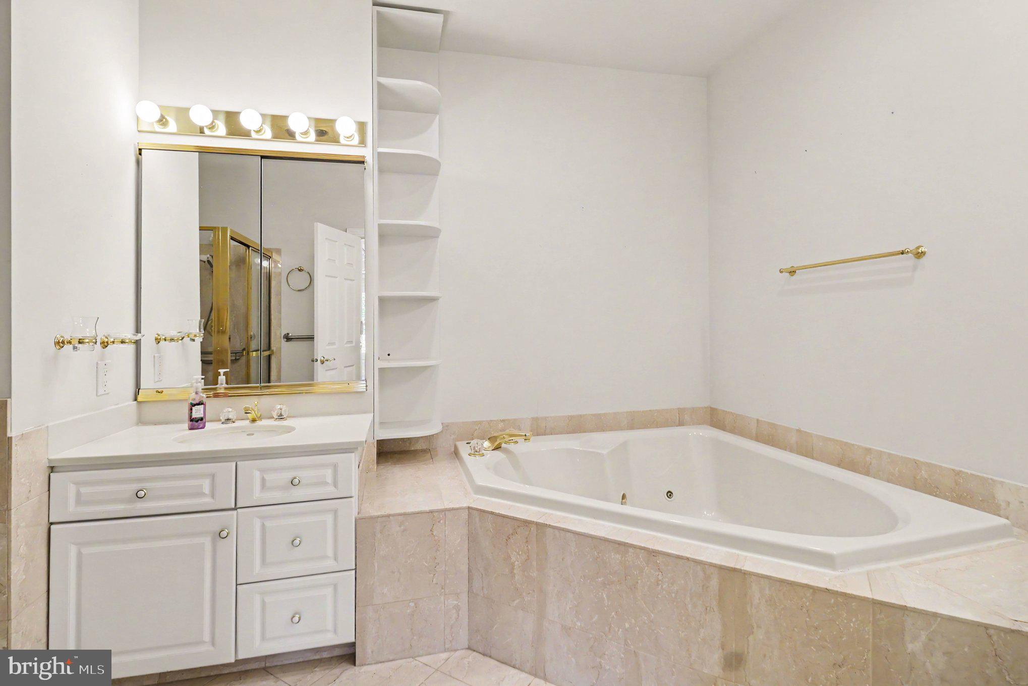 BLUE BELL CC - Residential