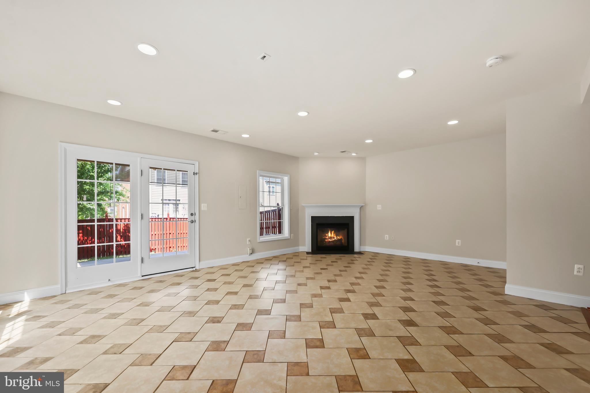 BRADDOCK CORNER - Residential
