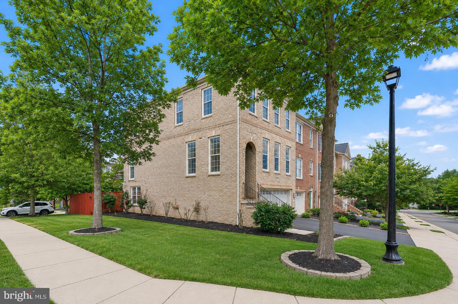 BRADDOCK CORNER - Residential