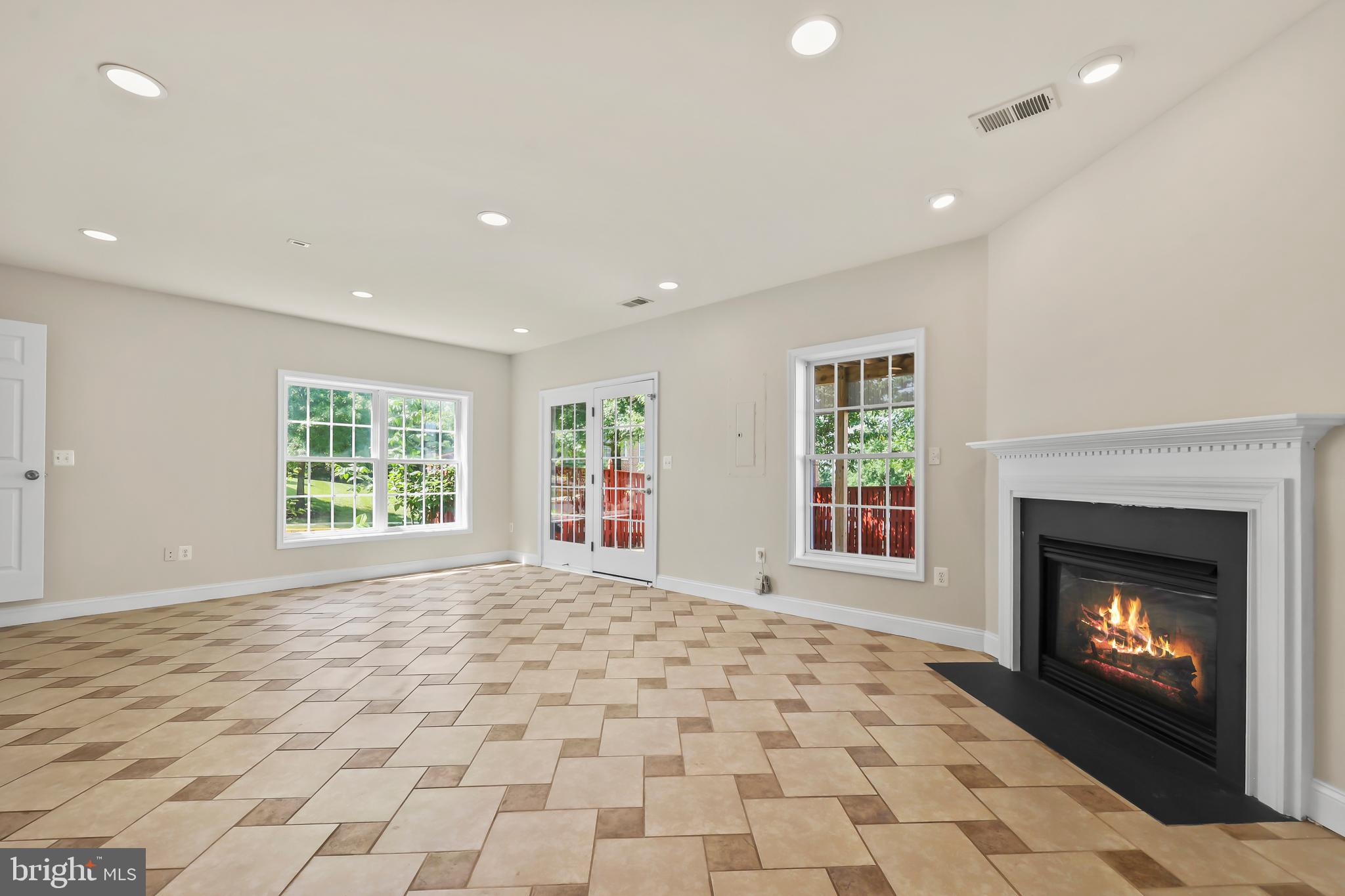 BRADDOCK CORNER - Residential
