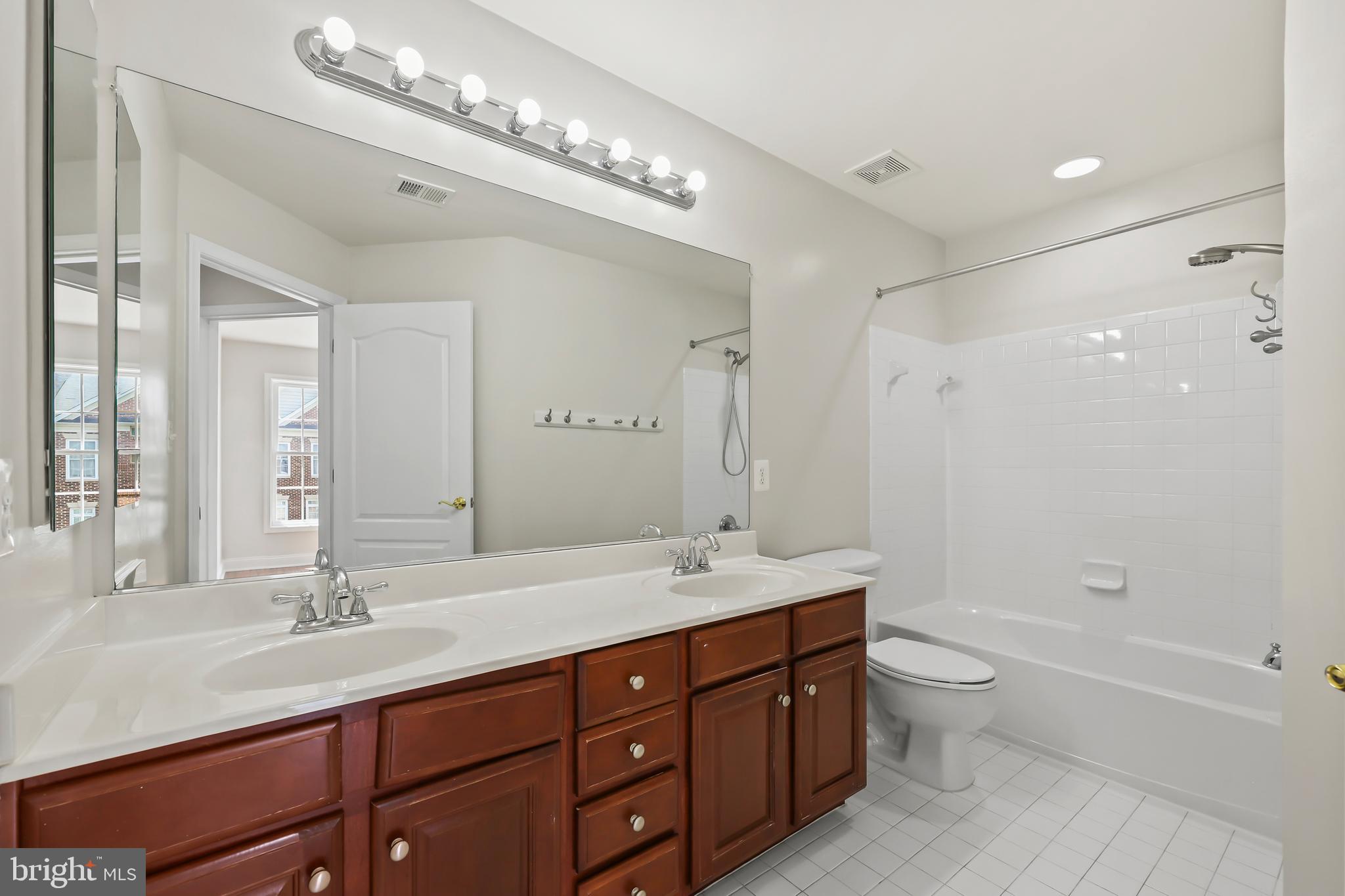 BRADDOCK CORNER - Residential