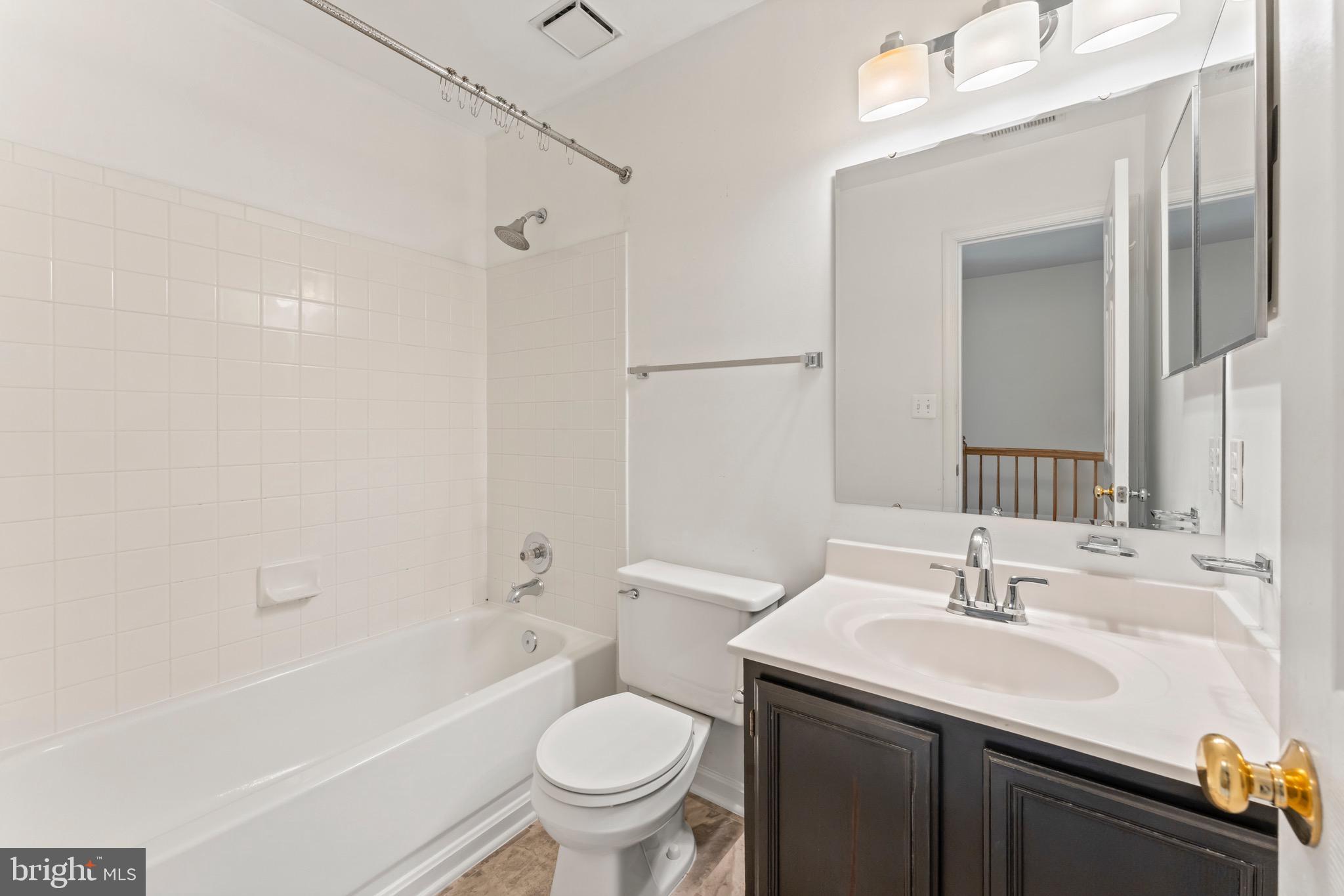 SULLY STATION - Residential Lease