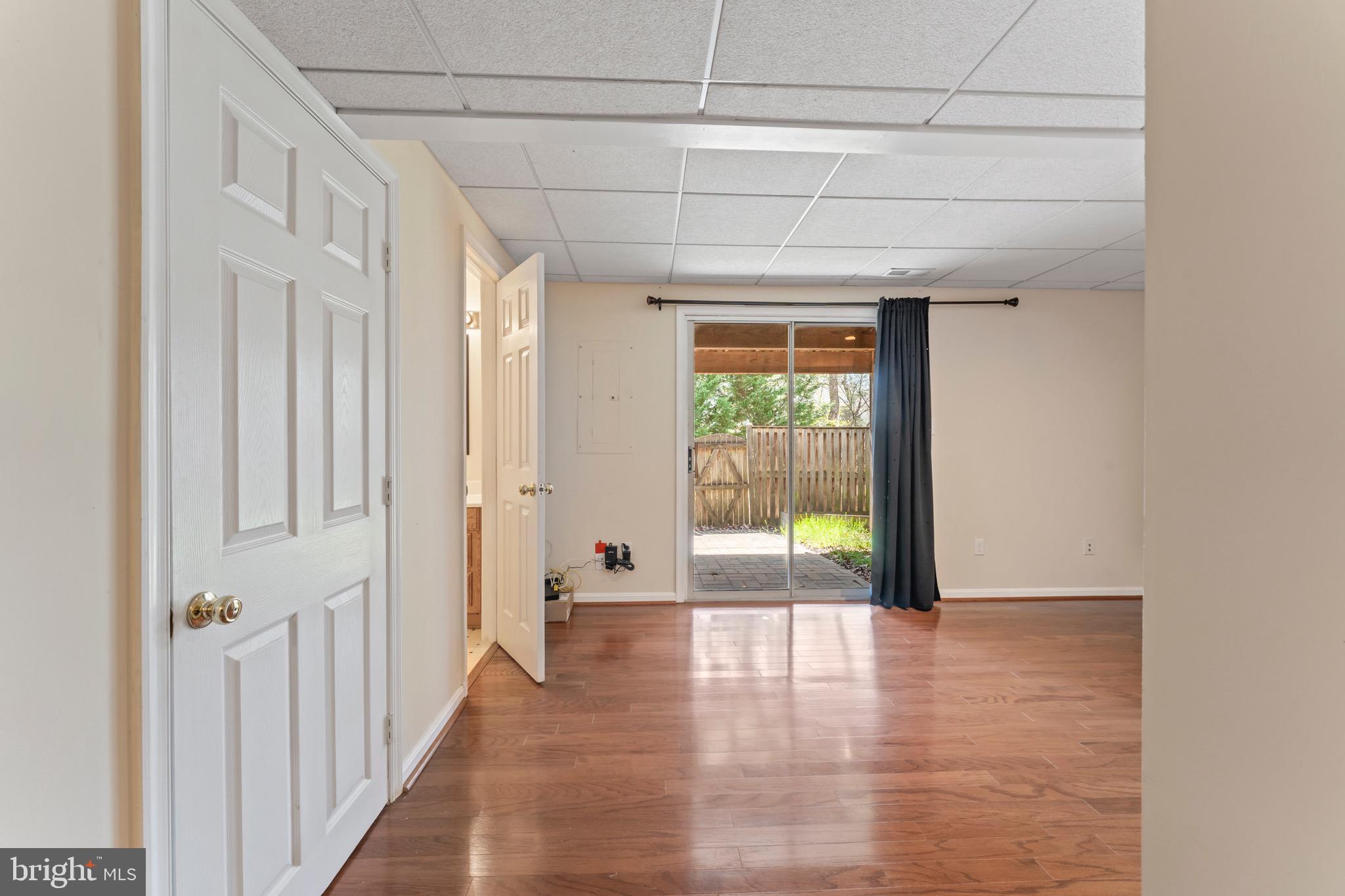 SULLY STATION - Residential Lease
