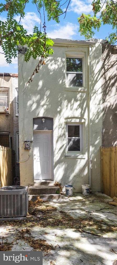 BROADWAY EAST - Residential Lease